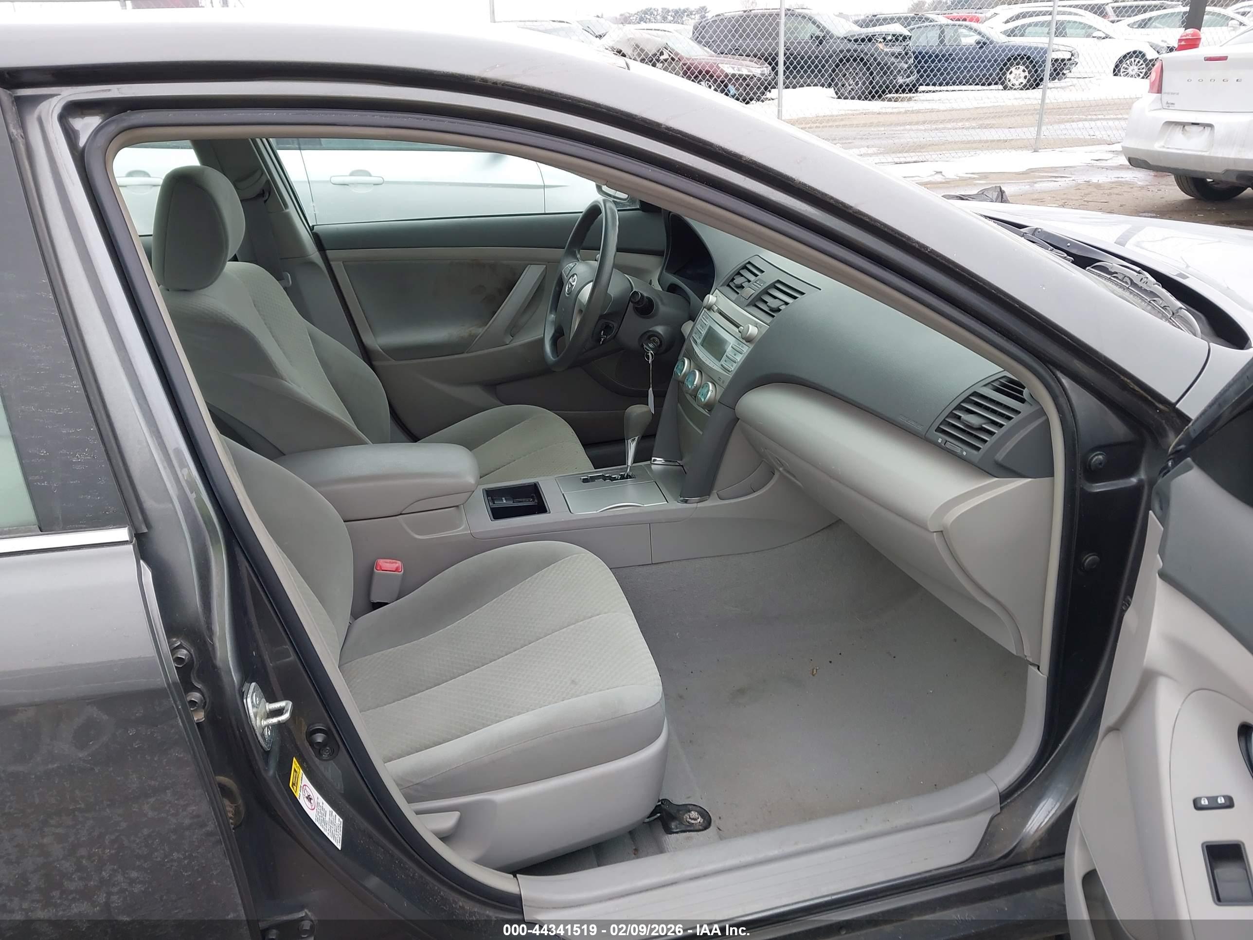 TOYOTA CAMRY image 5