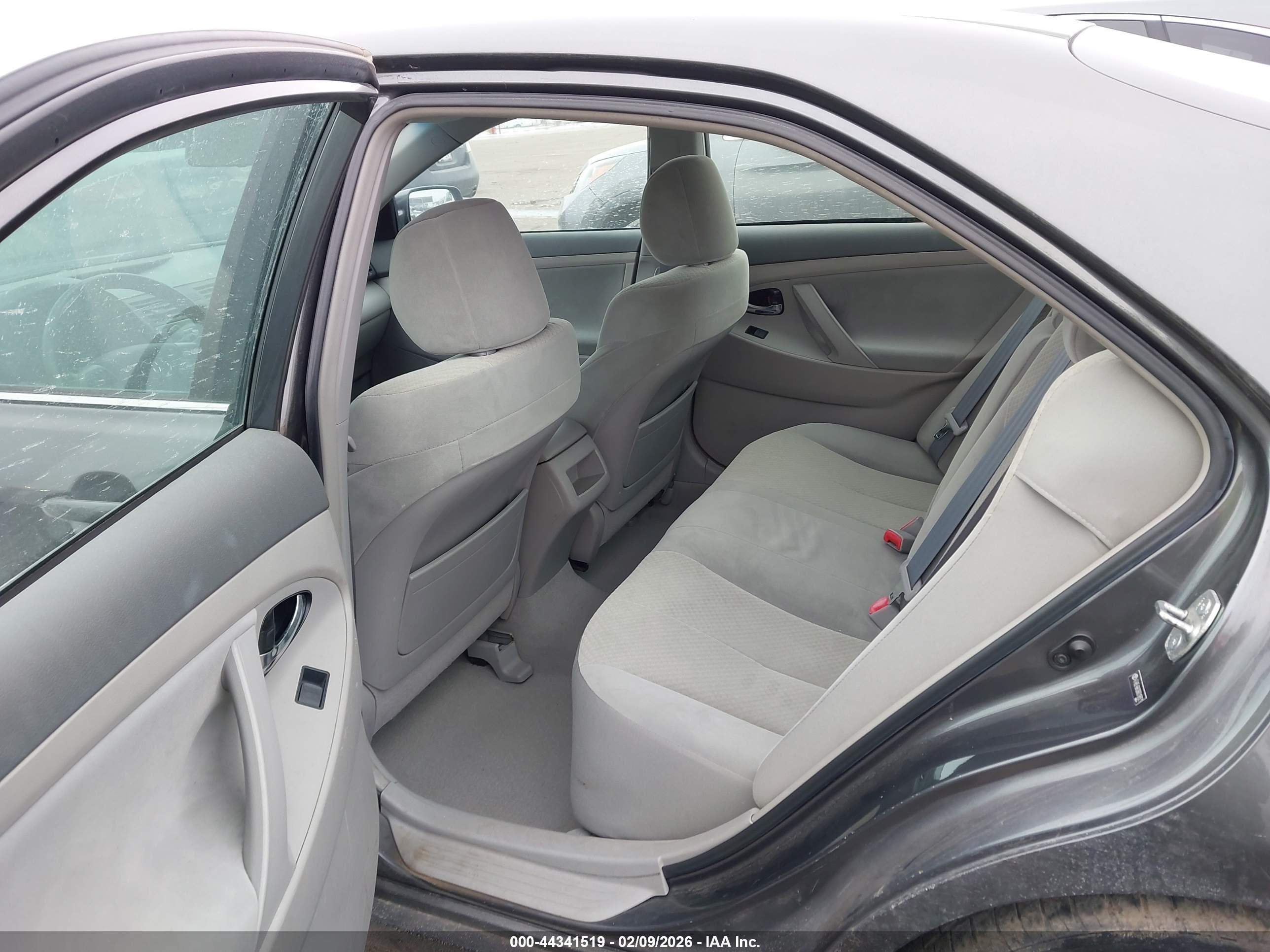 TOYOTA CAMRY image 8