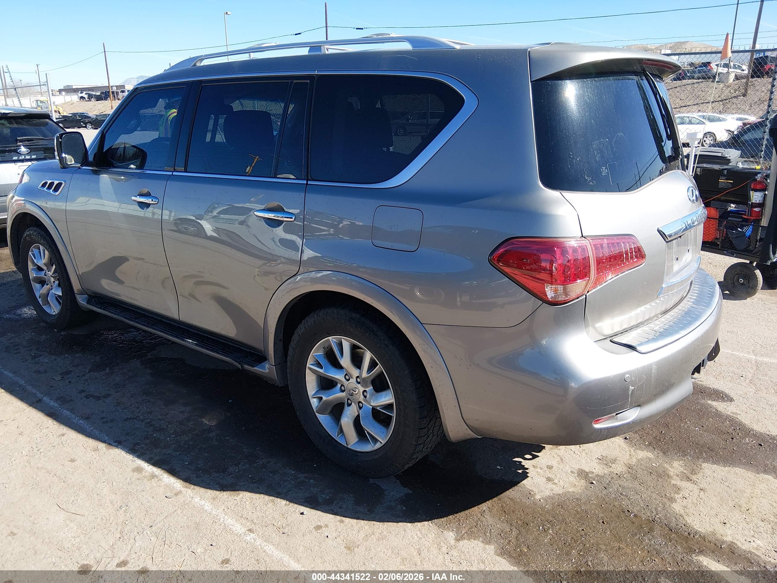 INFINITI QX56 image 3