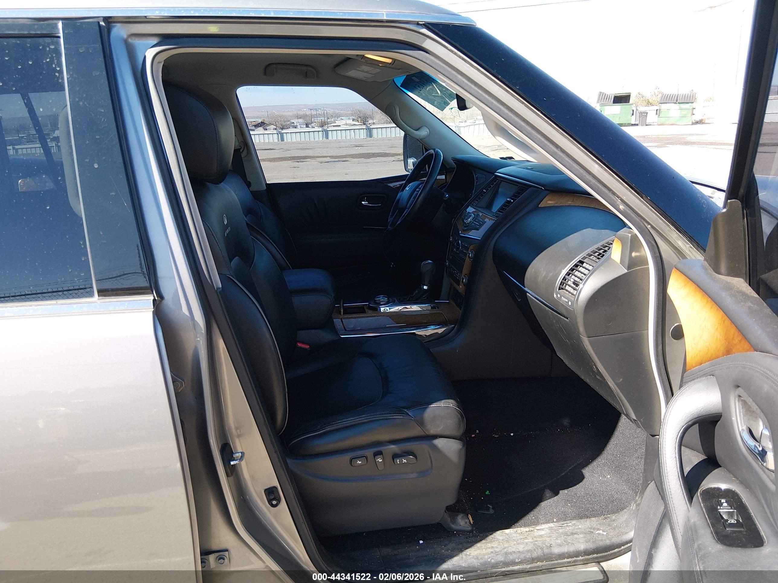 INFINITI QX56 image 5