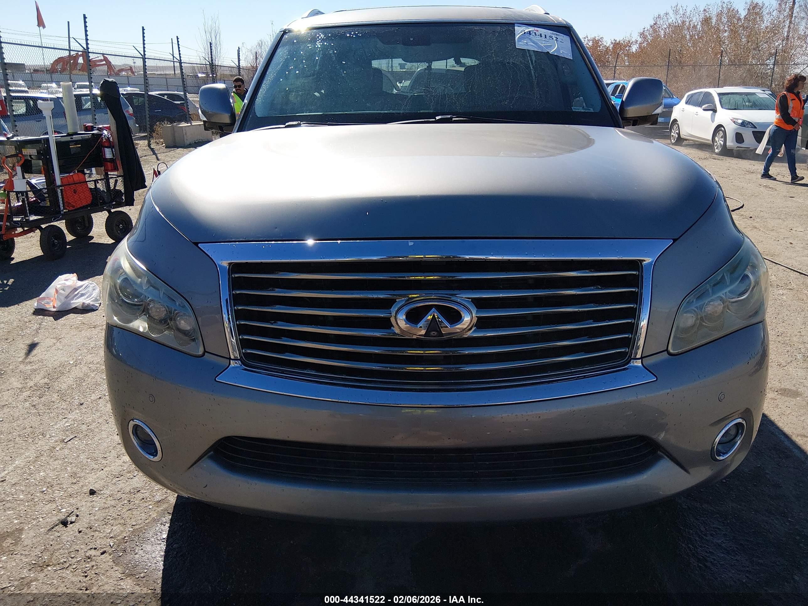 INFINITI QX56 image 6