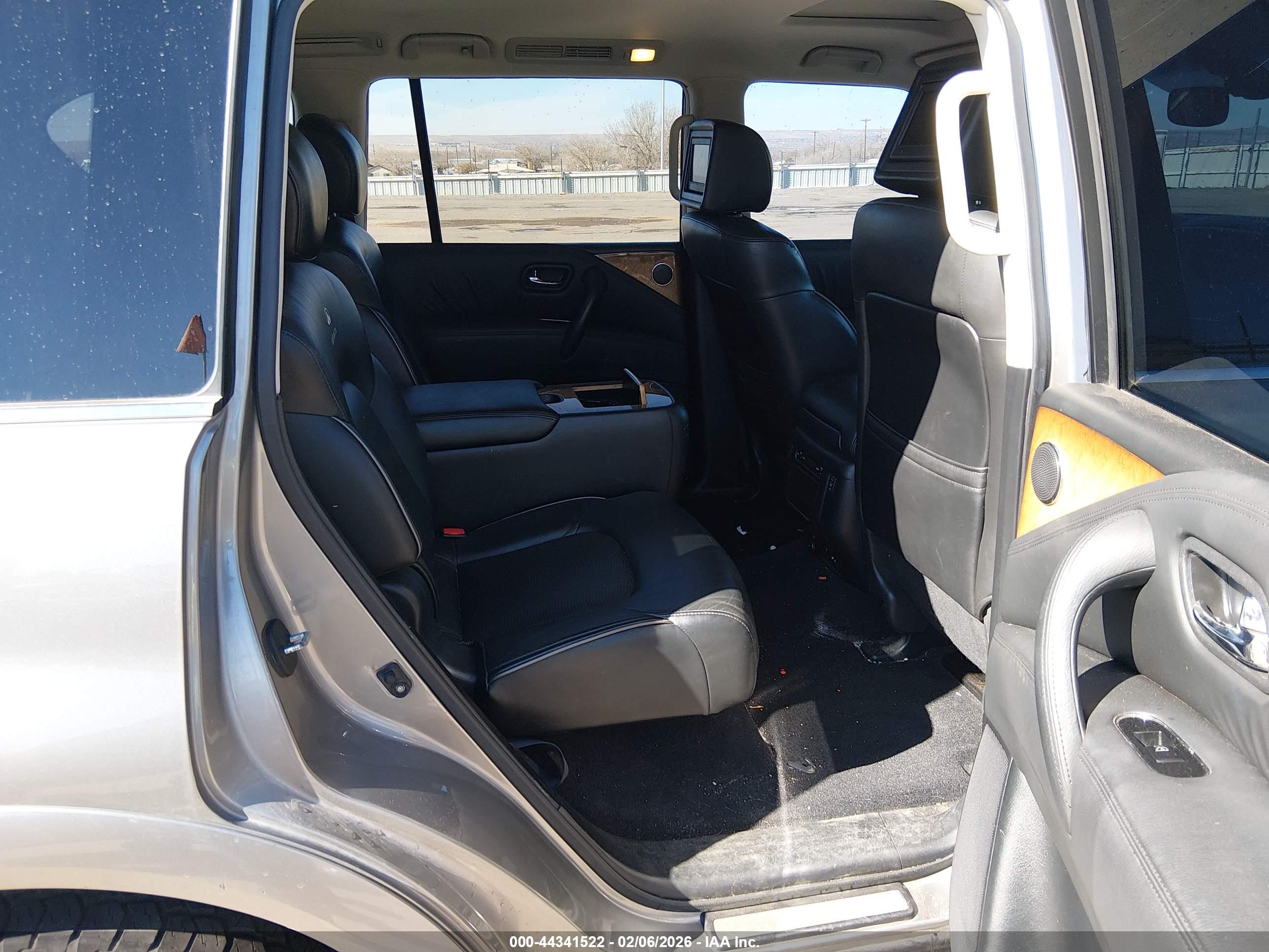 INFINITI QX56 image 8