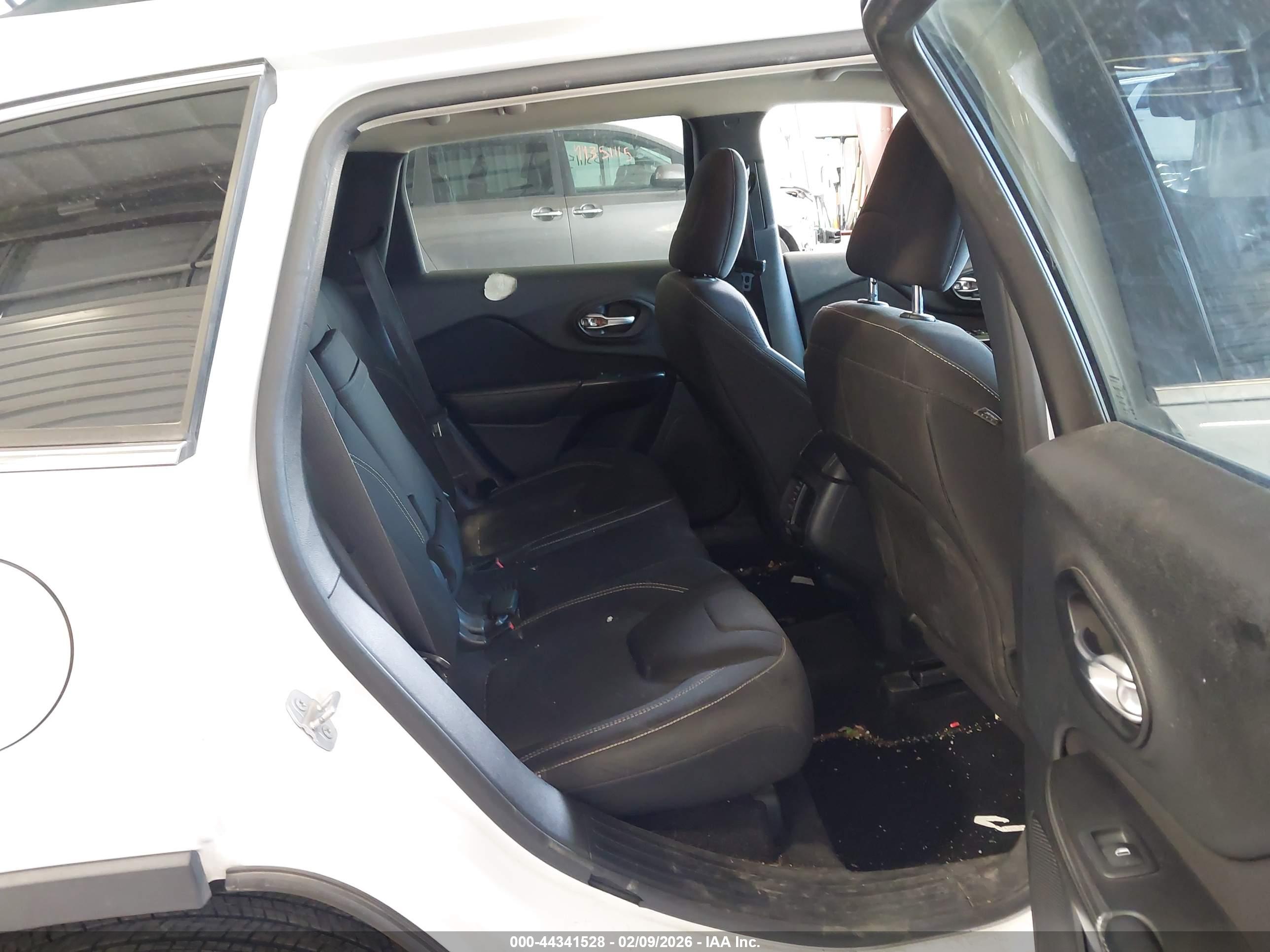 JEEP CHEROKEE image 8