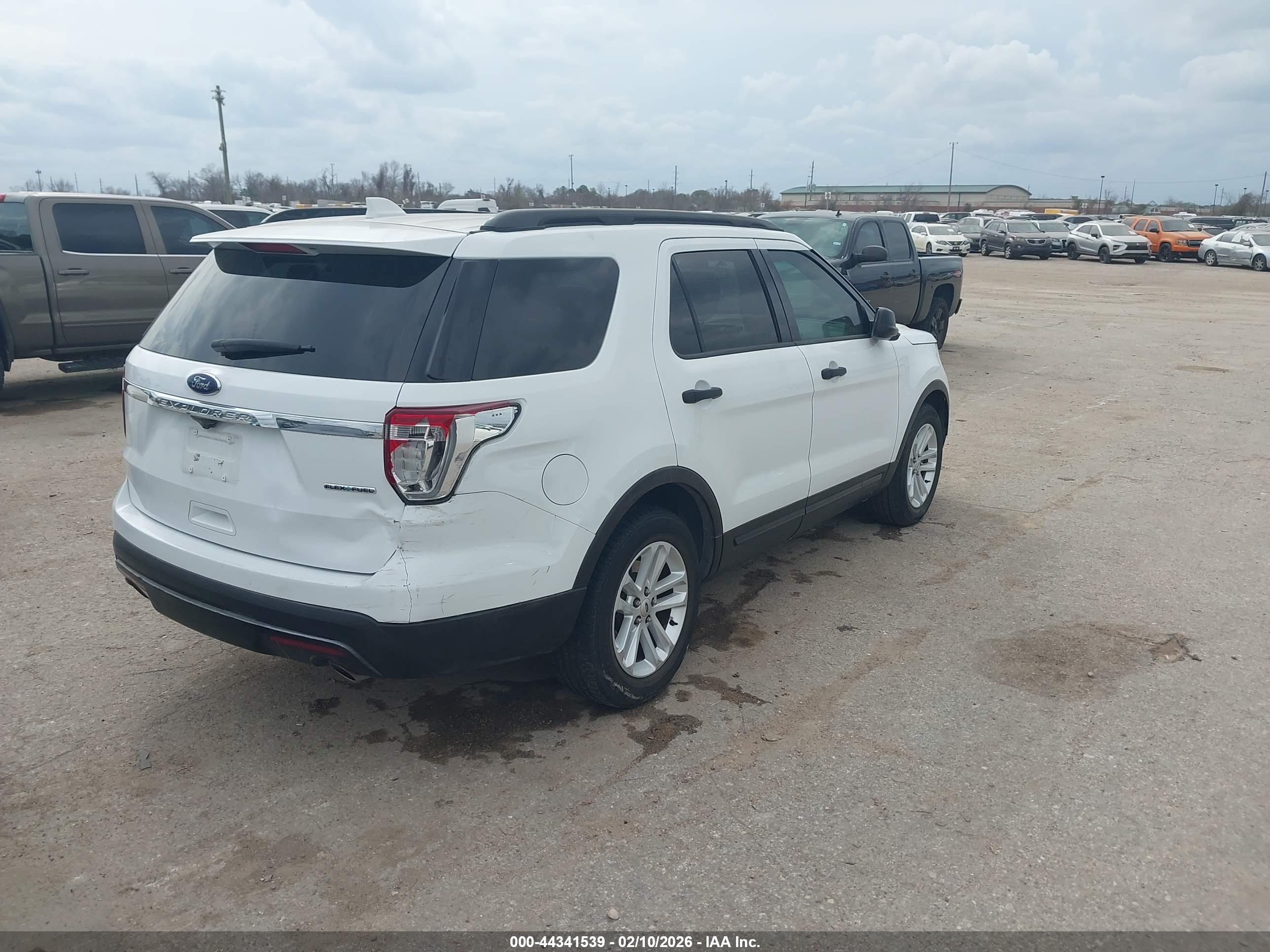 FORD EXPLORER image 4