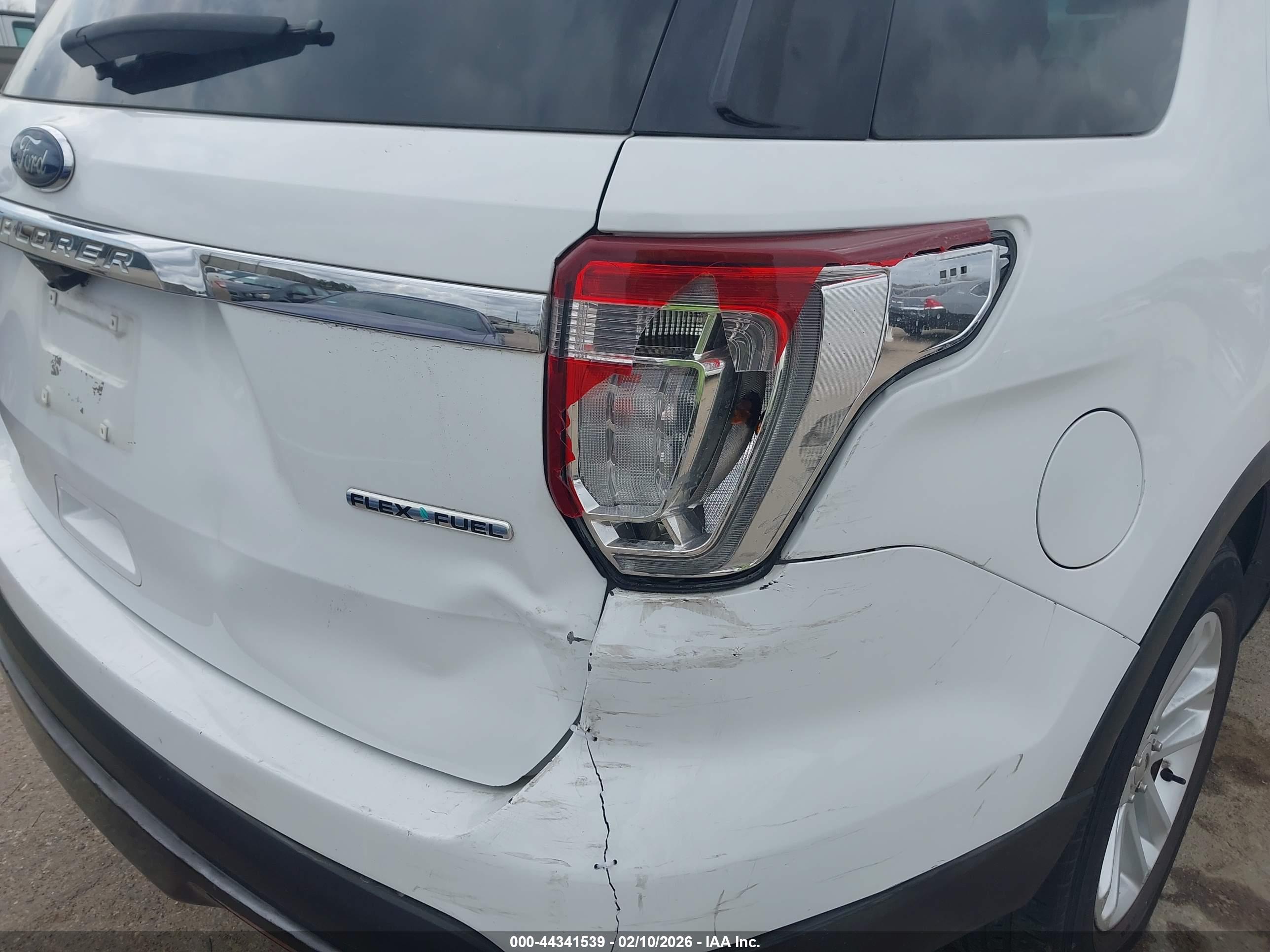 FORD EXPLORER image 6