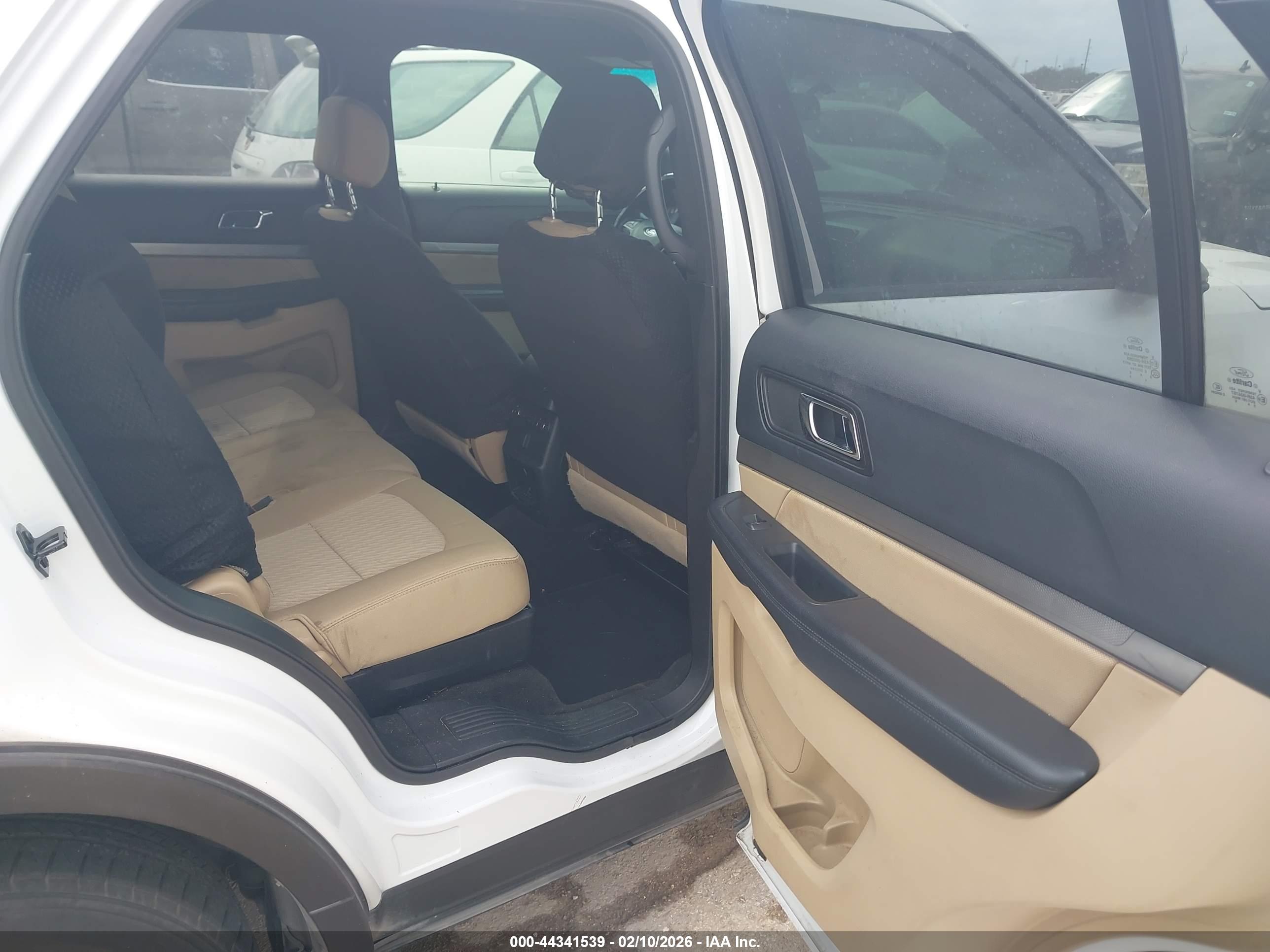 FORD EXPLORER image 8