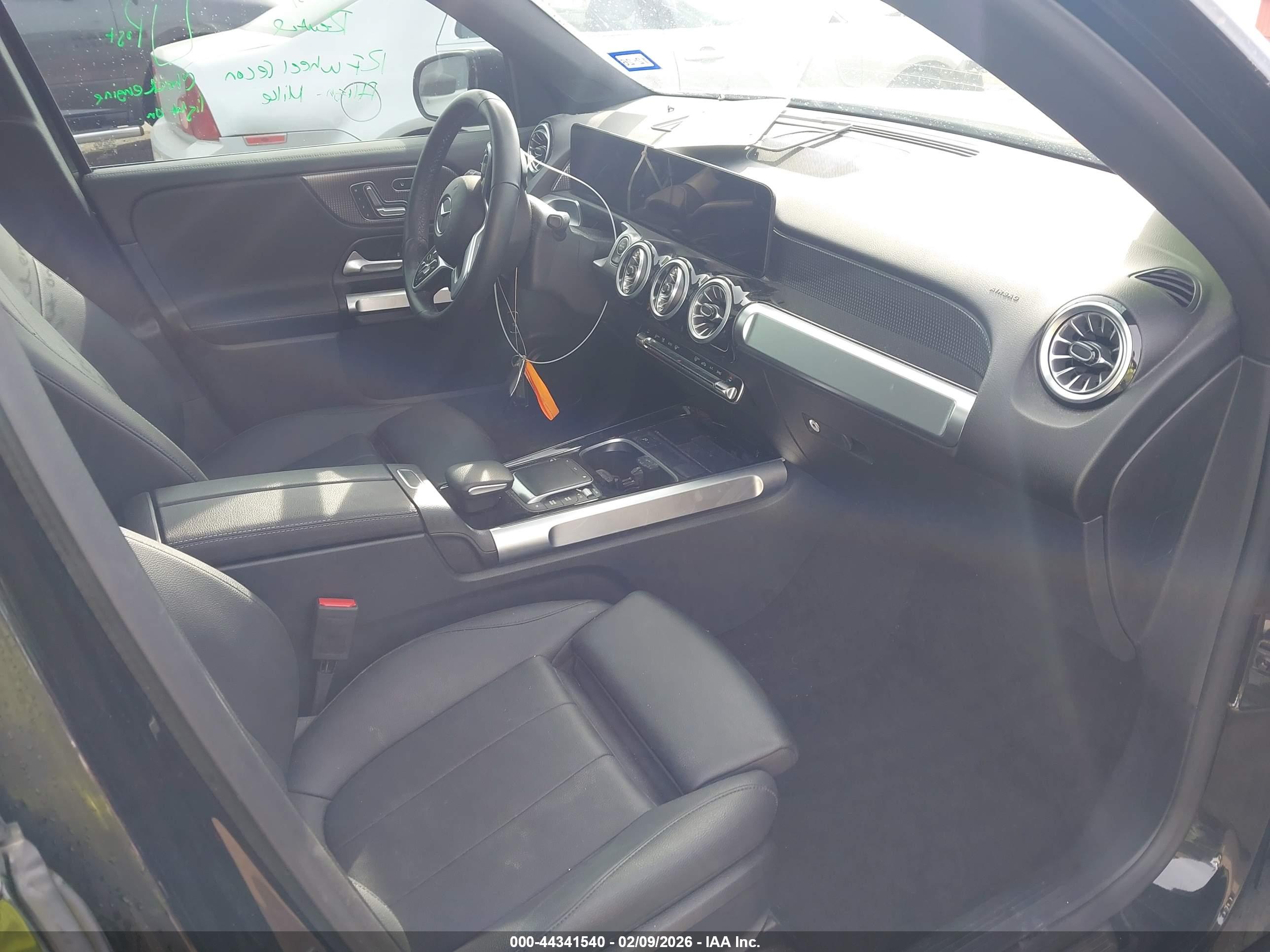 MERCEDES-BENZ GLB image 5