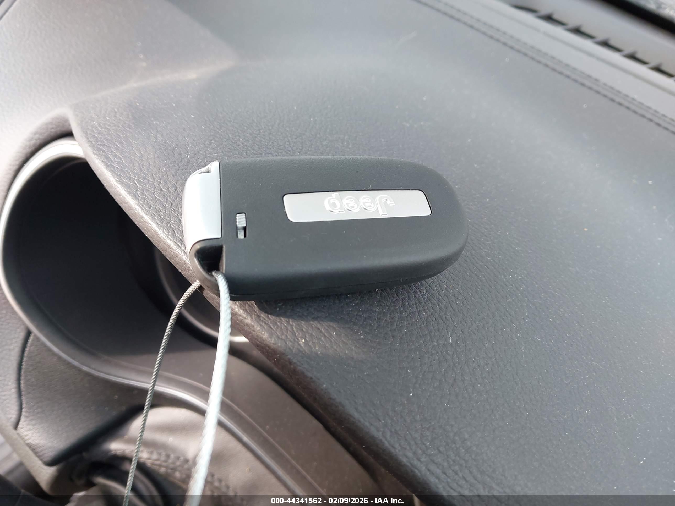 JEEP CHEROKEE image 11