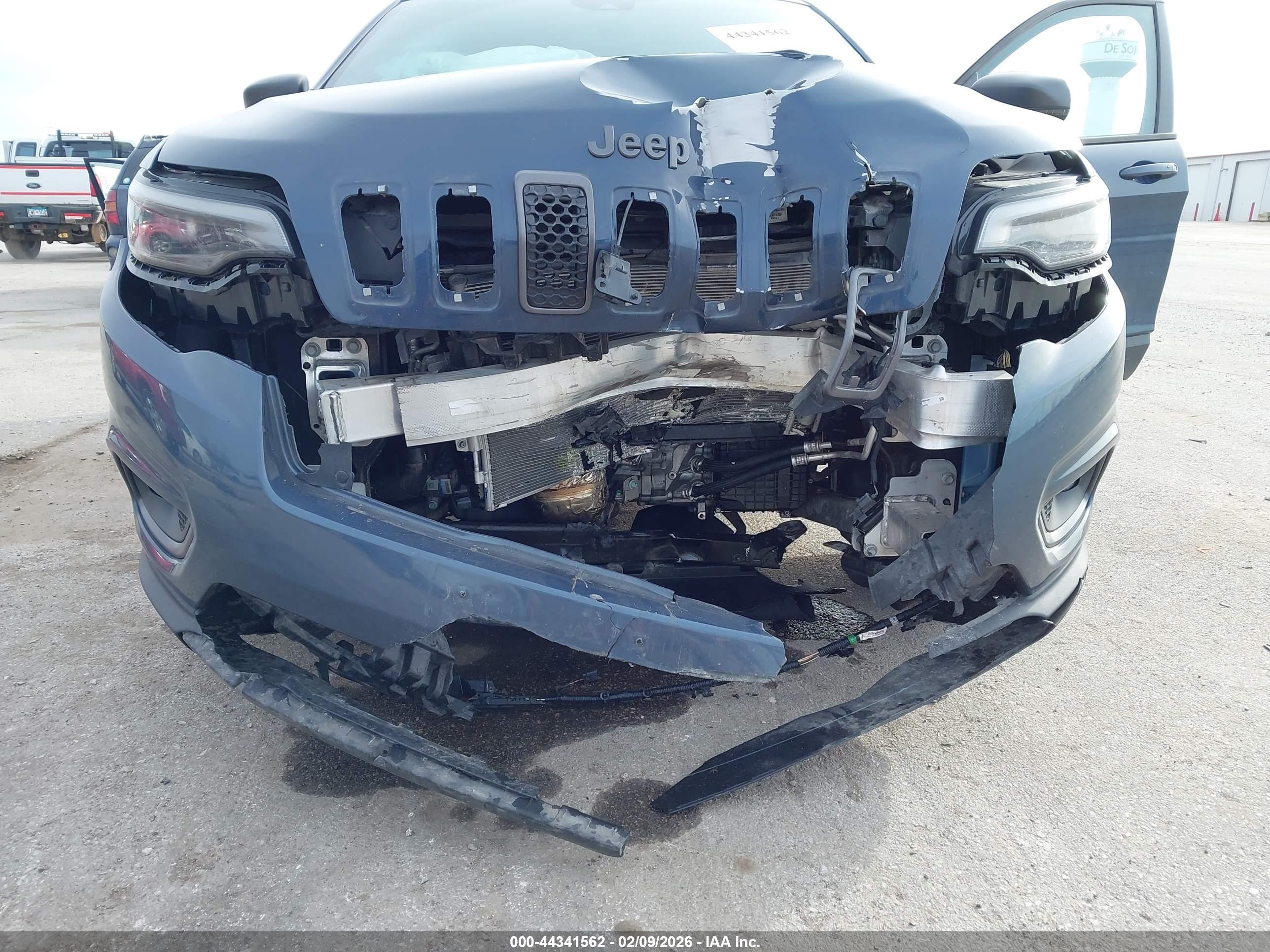 JEEP CHEROKEE image 6