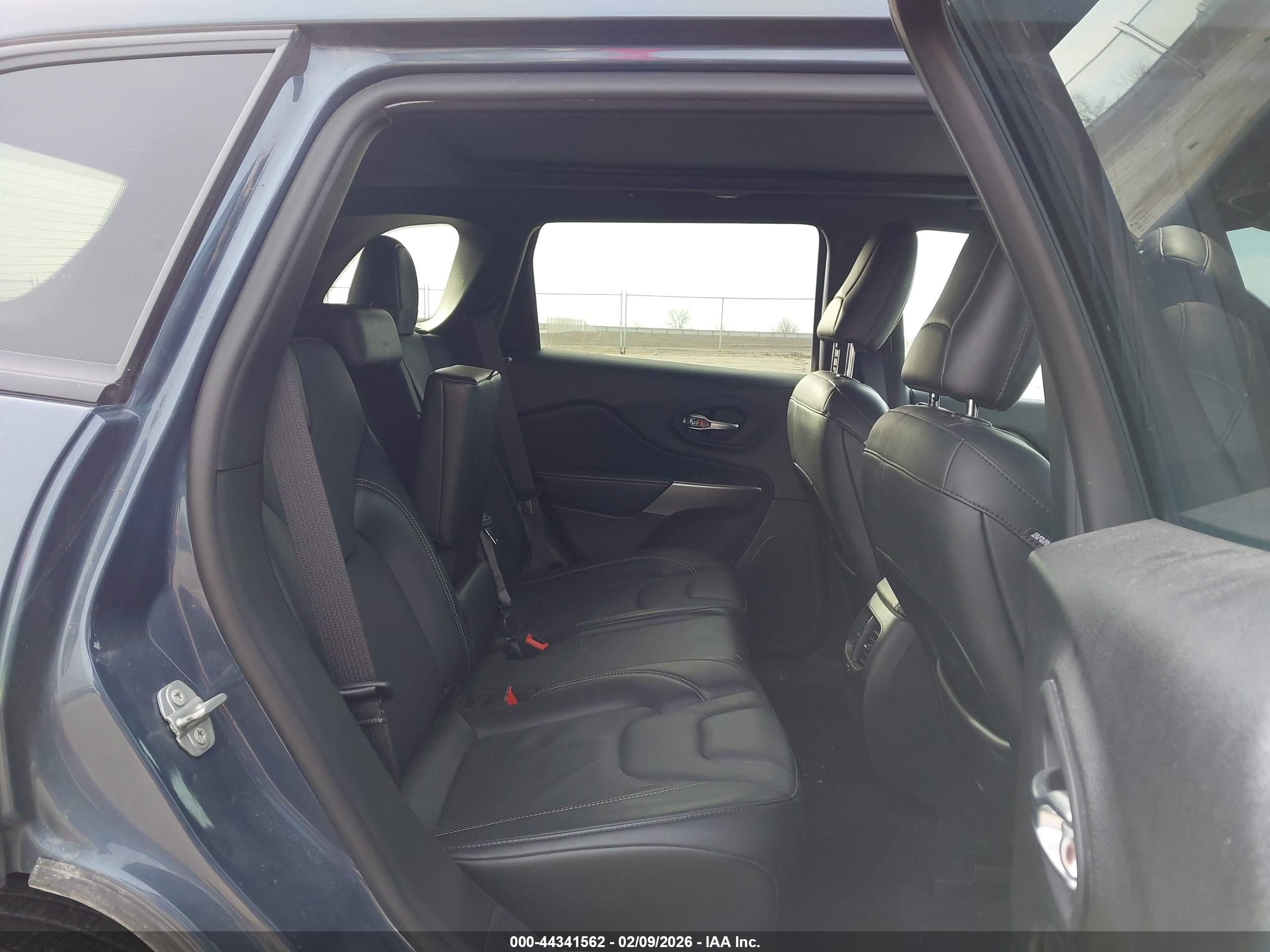 JEEP CHEROKEE image 8