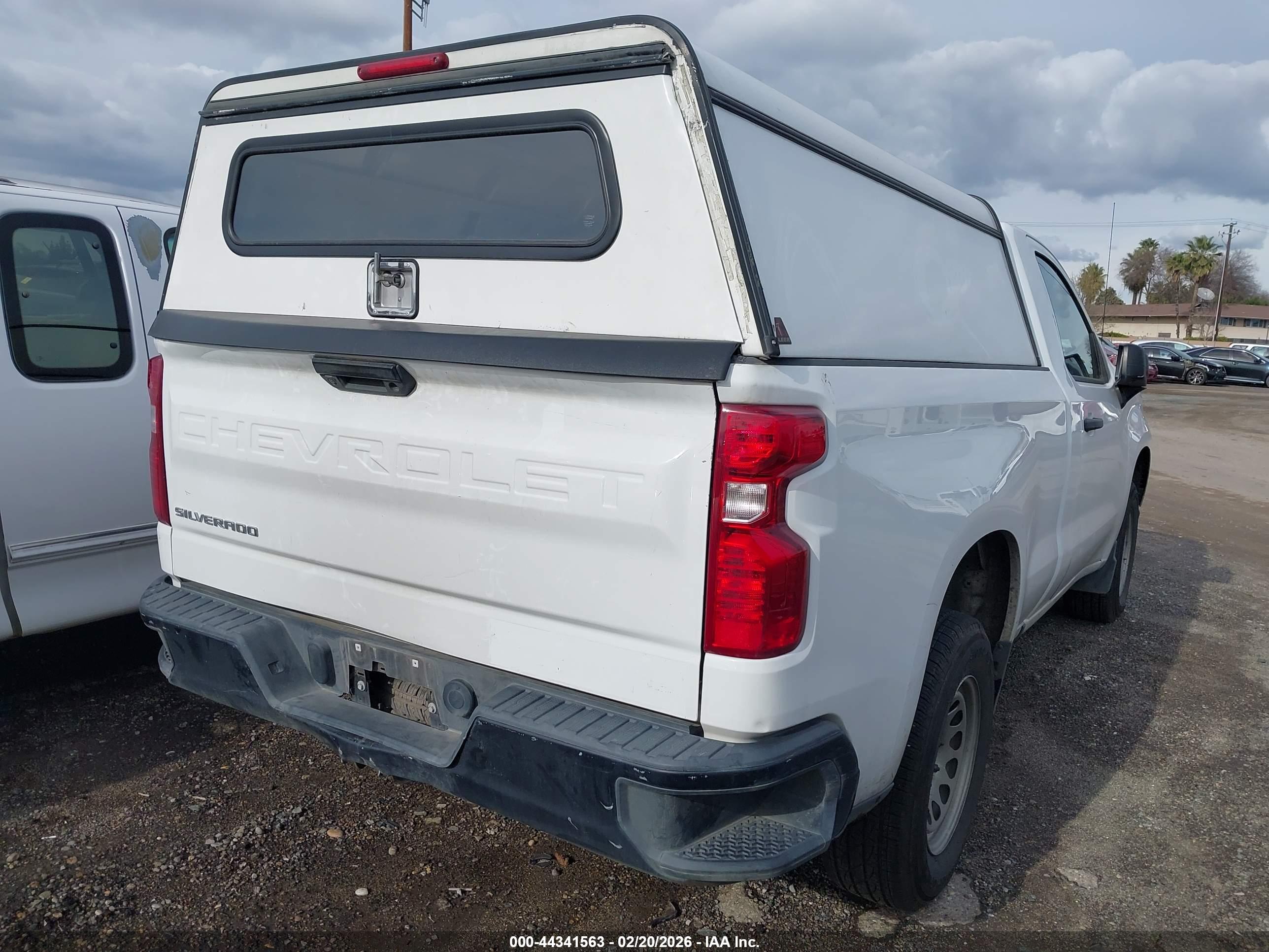 CHEVROLET SILVERADO image 4