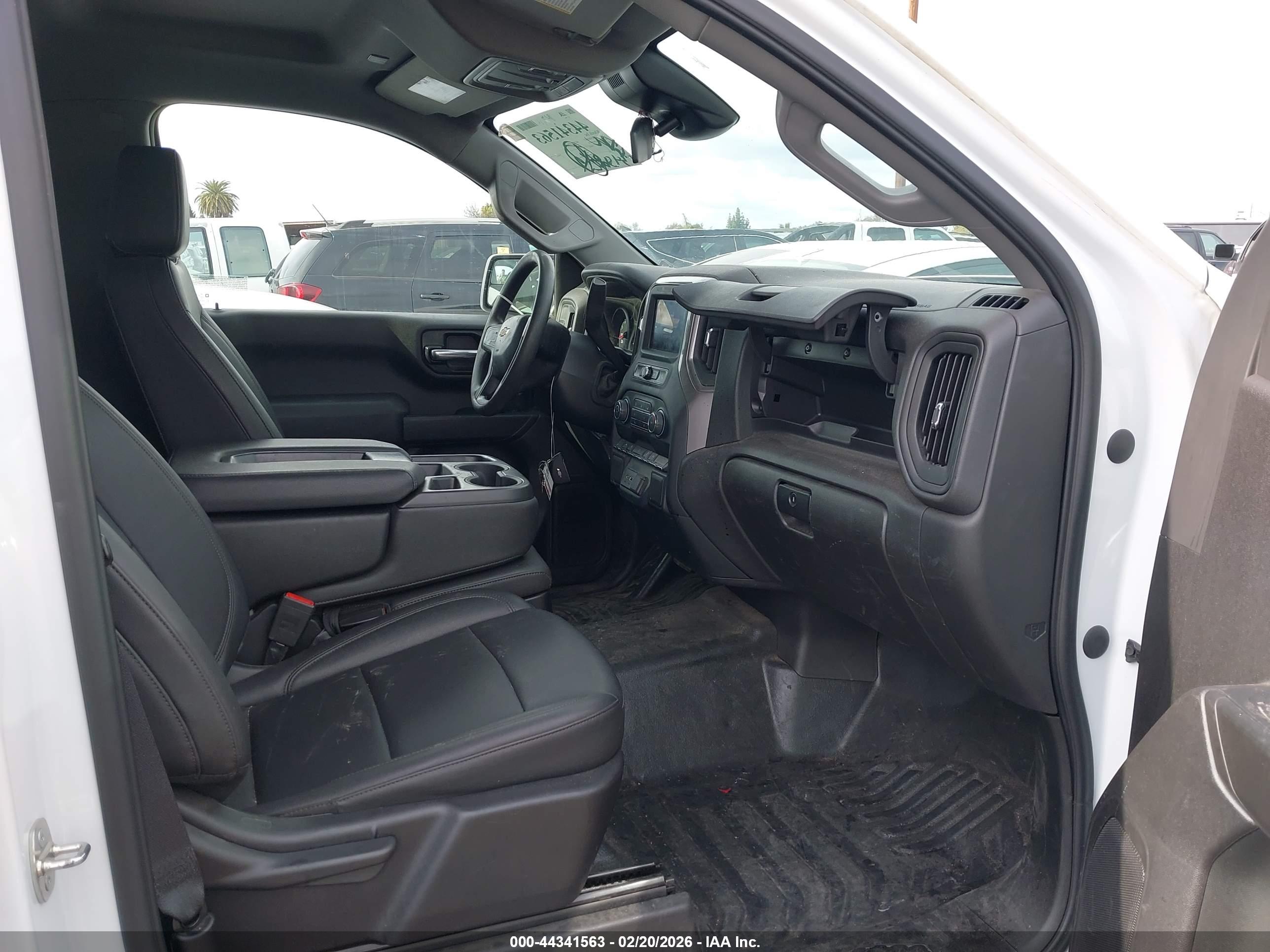 CHEVROLET SILVERADO image 5