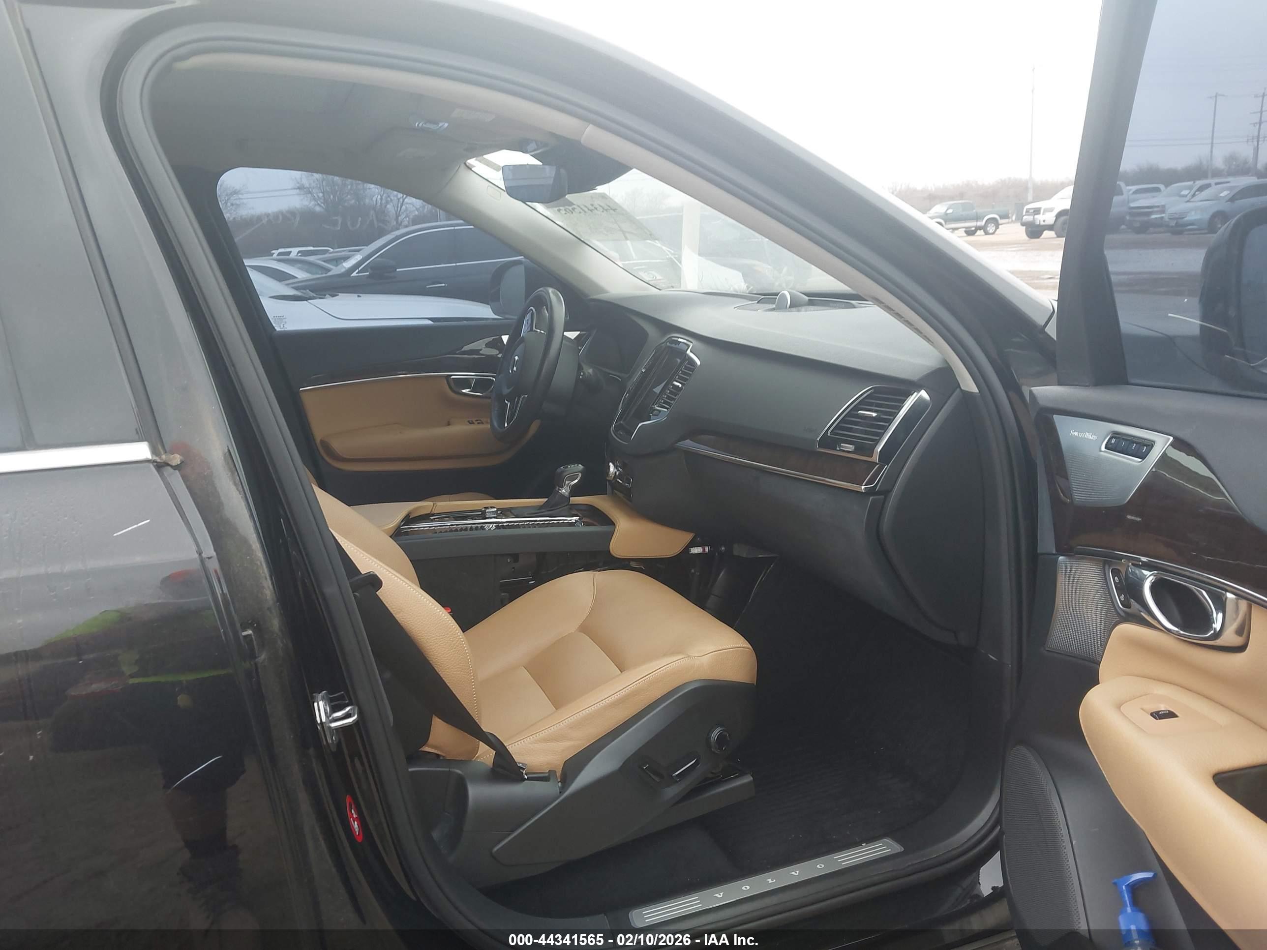 VOLVO XC90 image 5