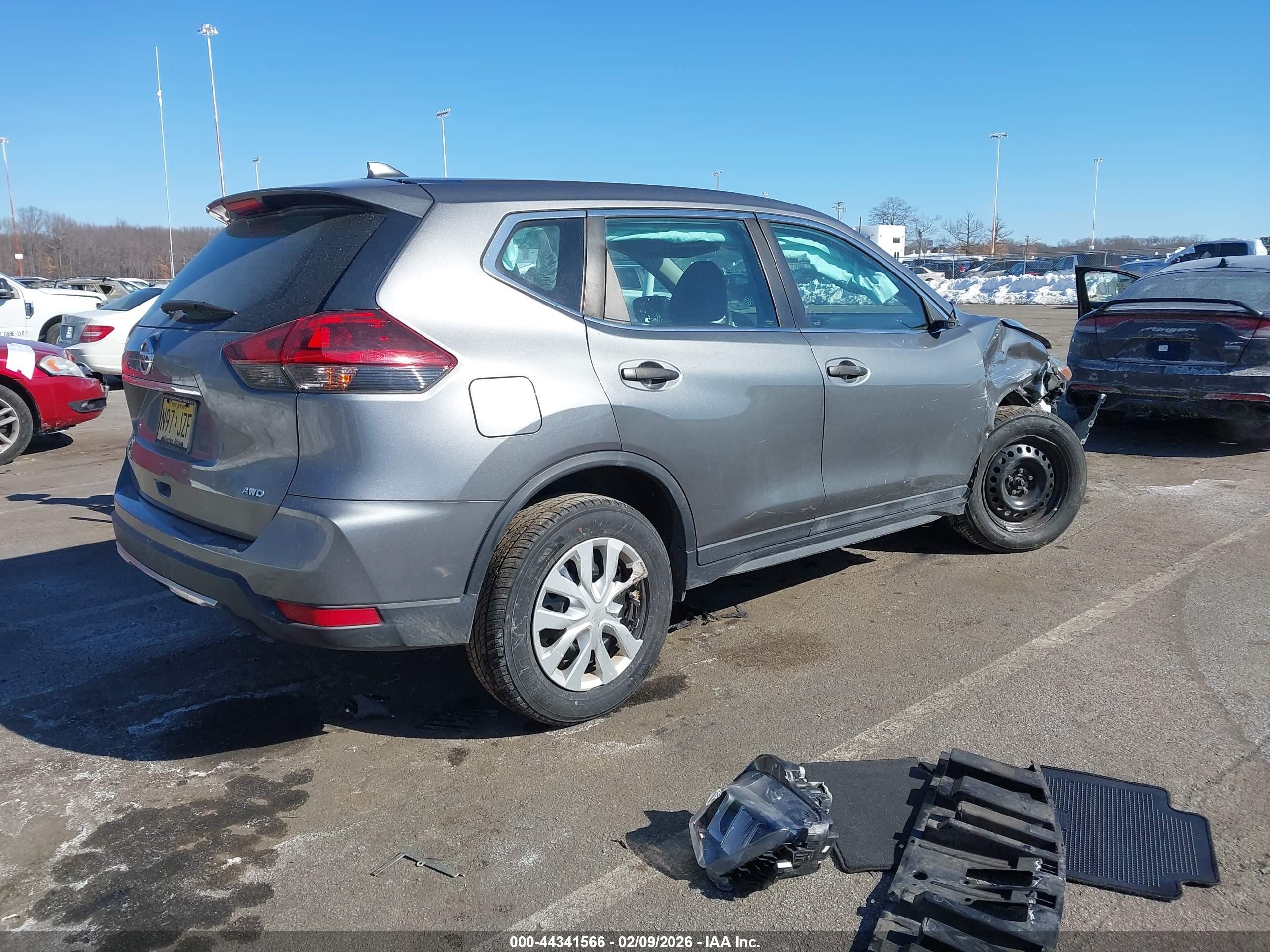 NISSAN ROGUE image 4
