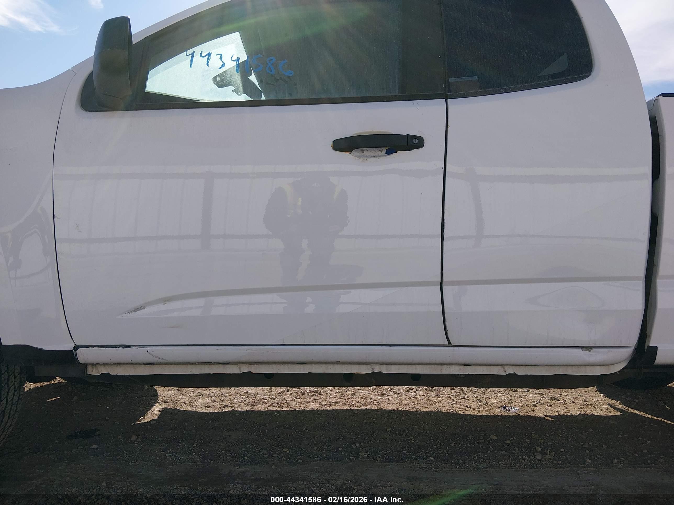 CHEVROLET COLORADO image 6