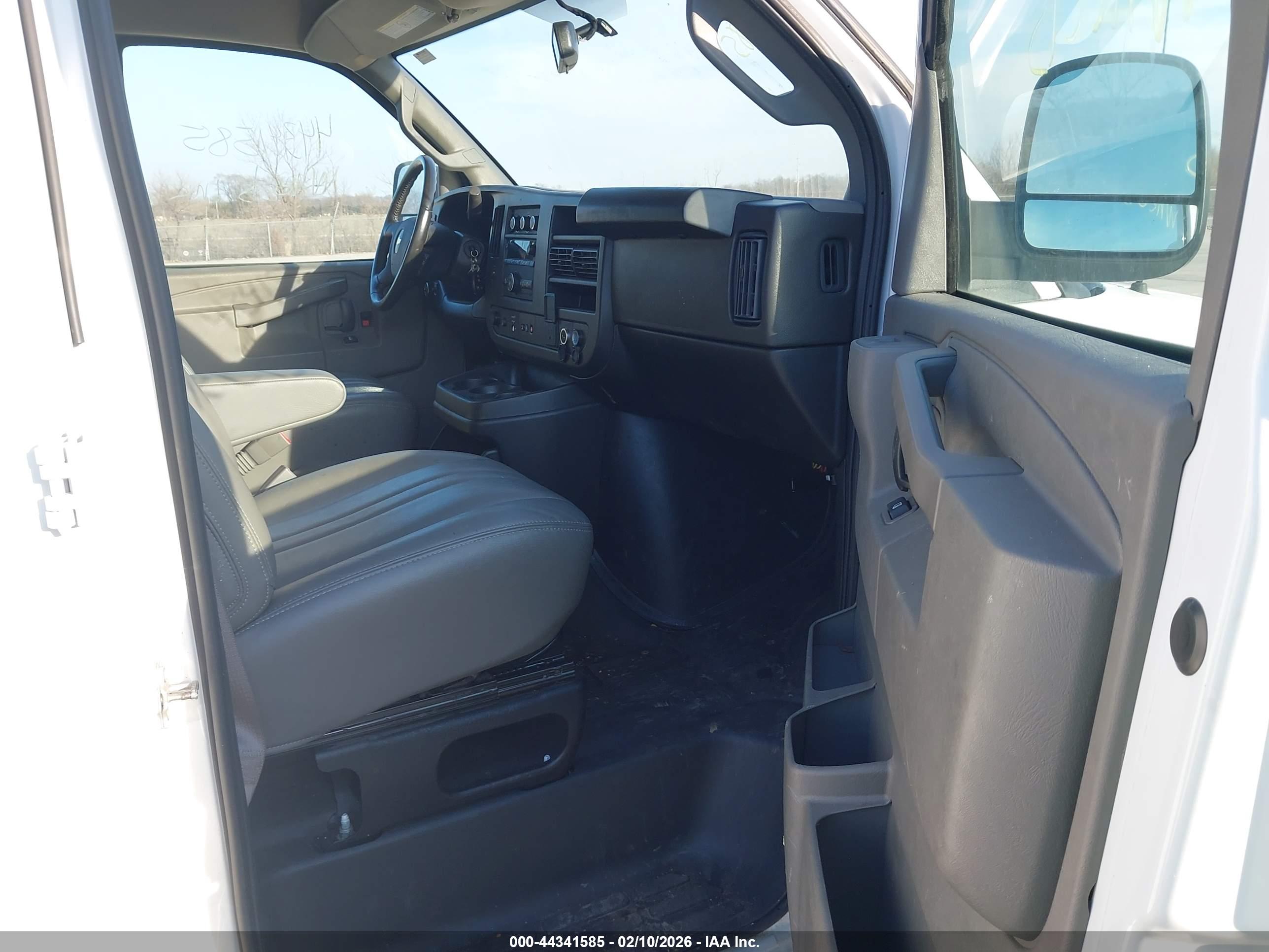 CHEVROLET EXPRESS image 5