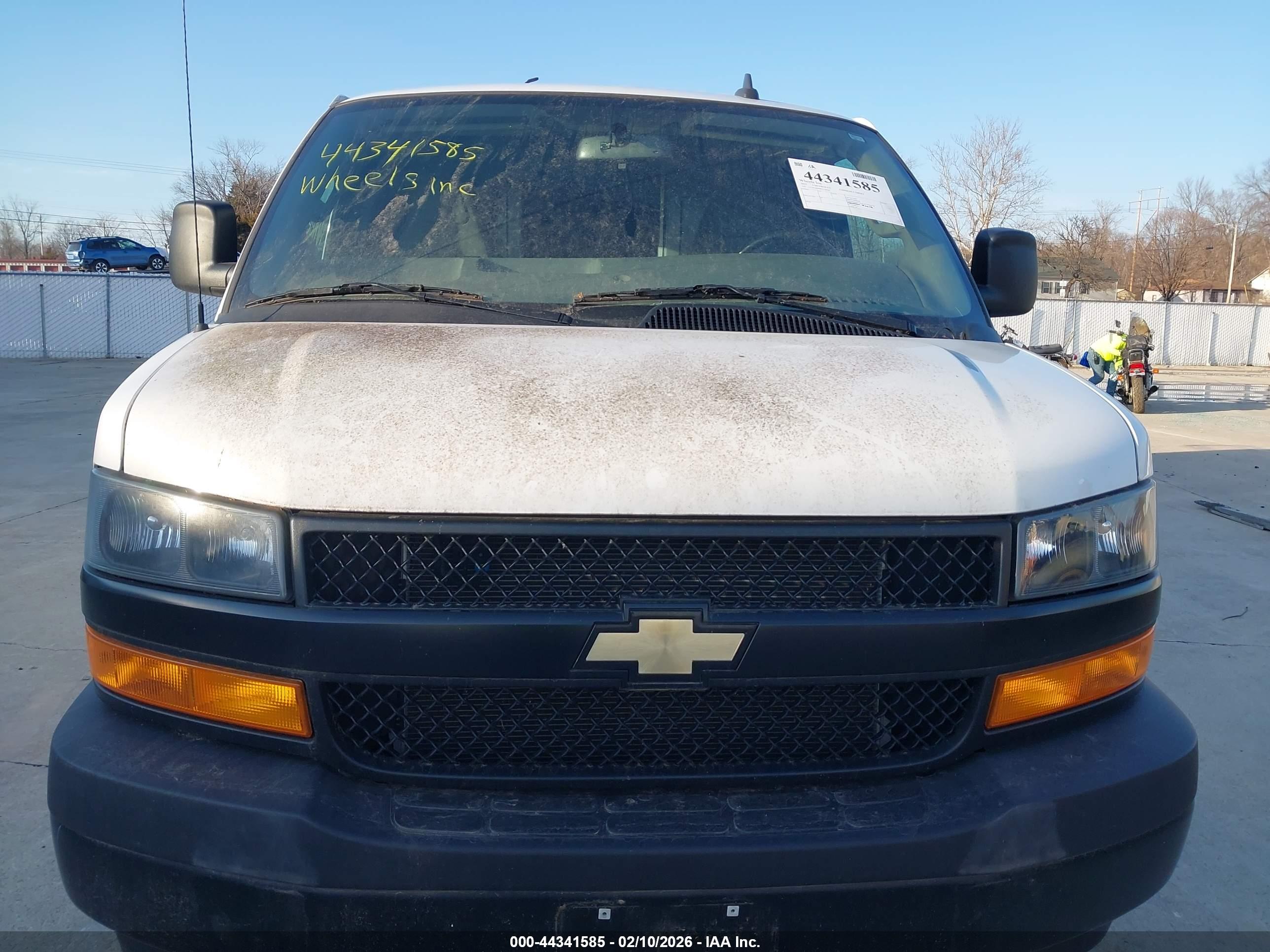 CHEVROLET EXPRESS image 6