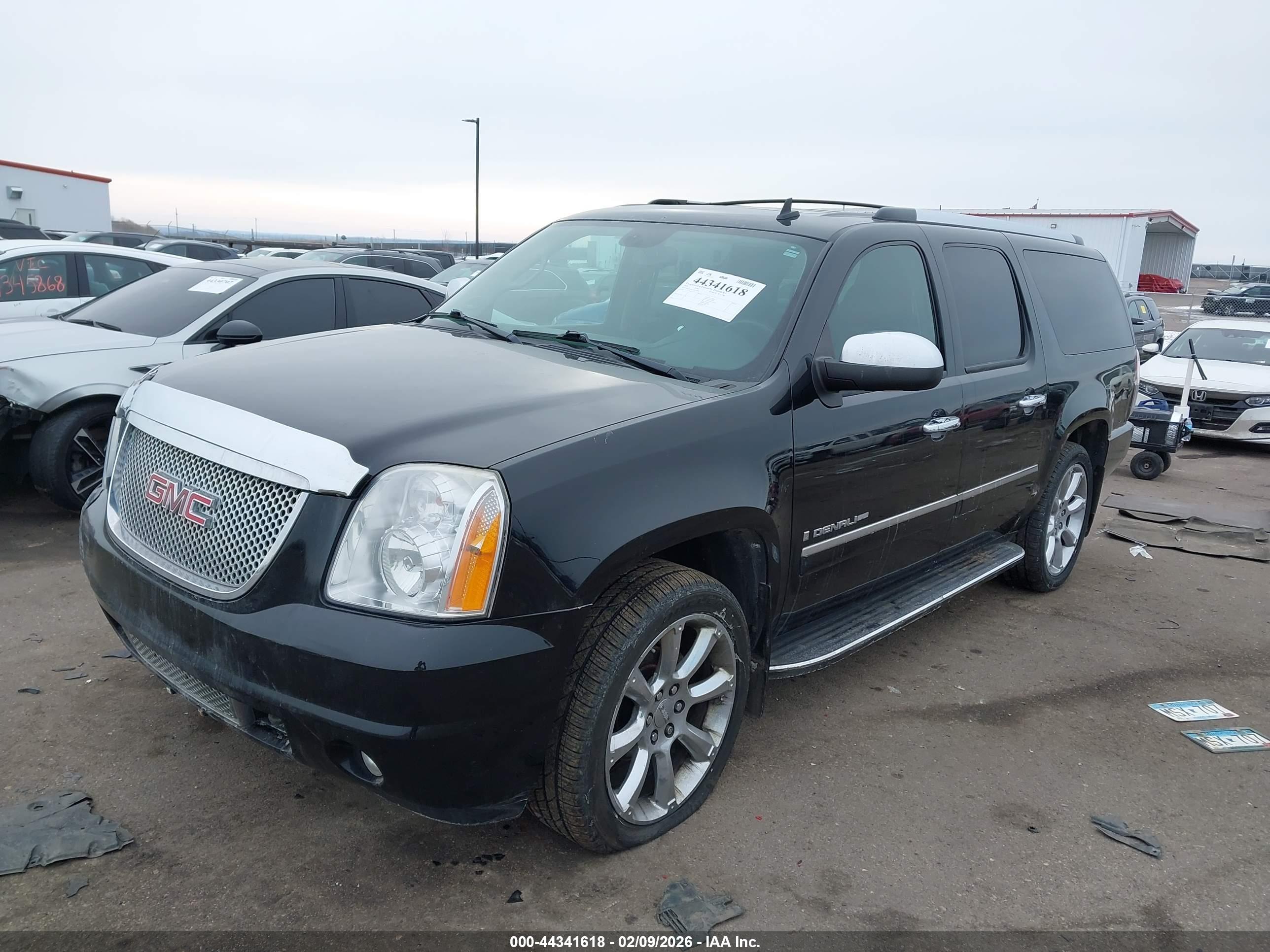 GMC YUKON image 2