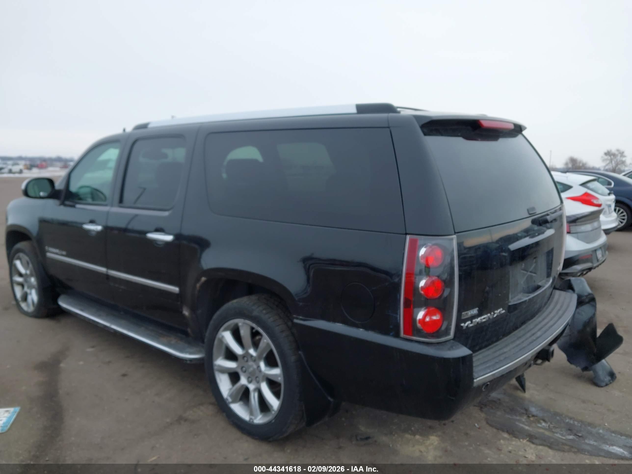 GMC YUKON image 3