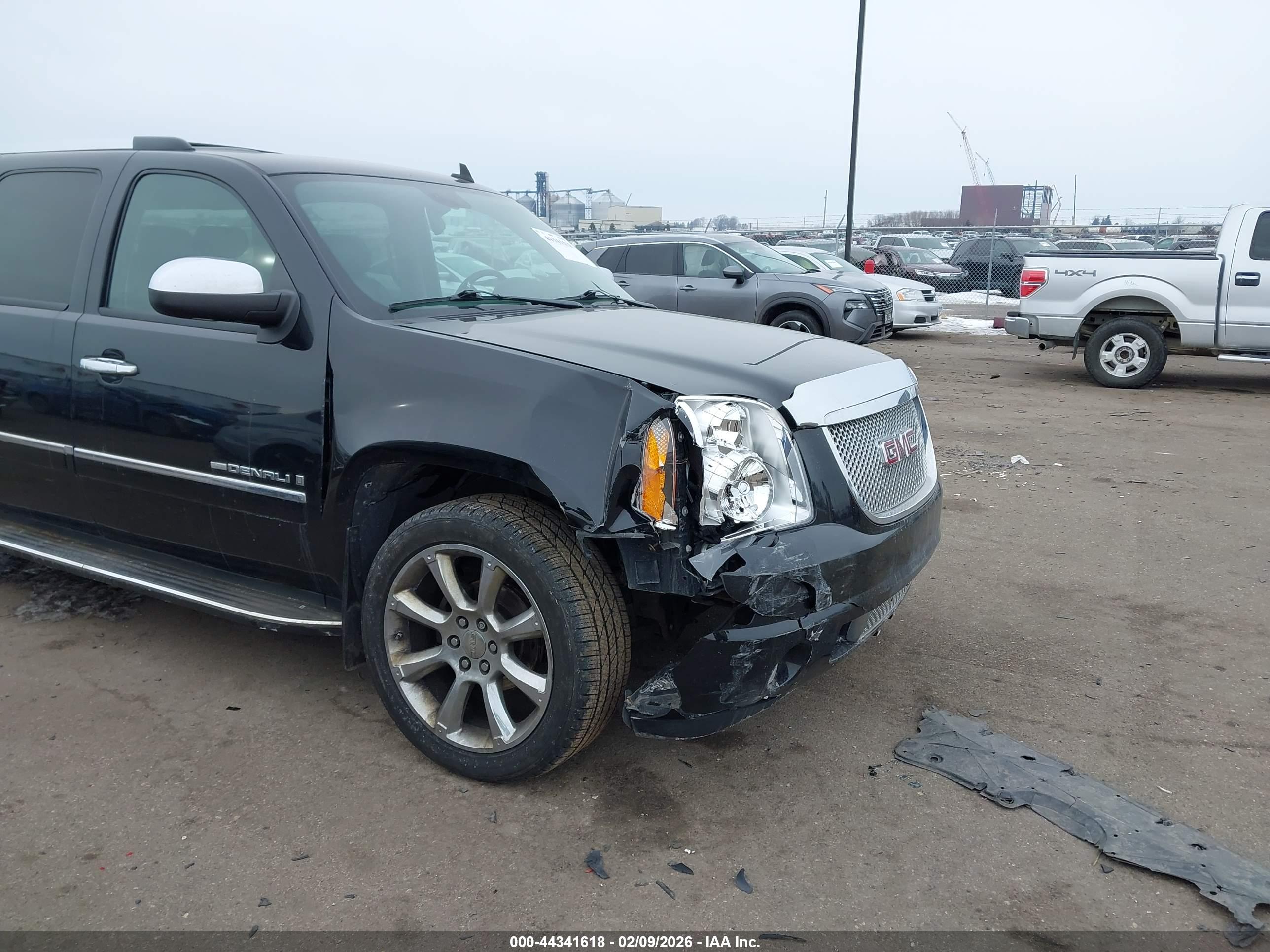 GMC YUKON image 6