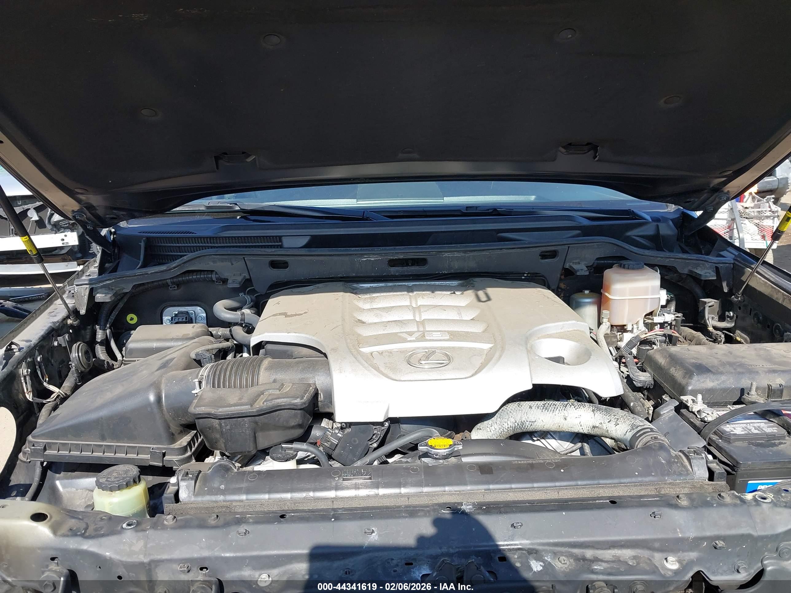 LEXUS LX image 10