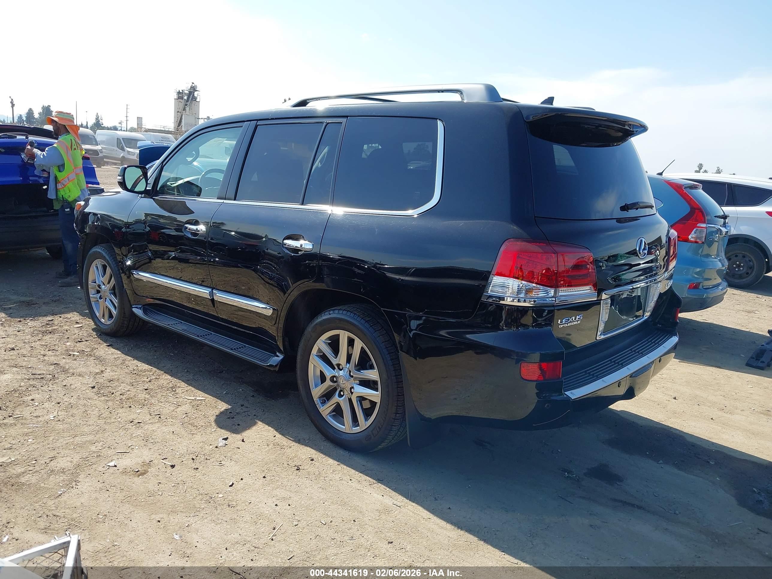 LEXUS LX image 3