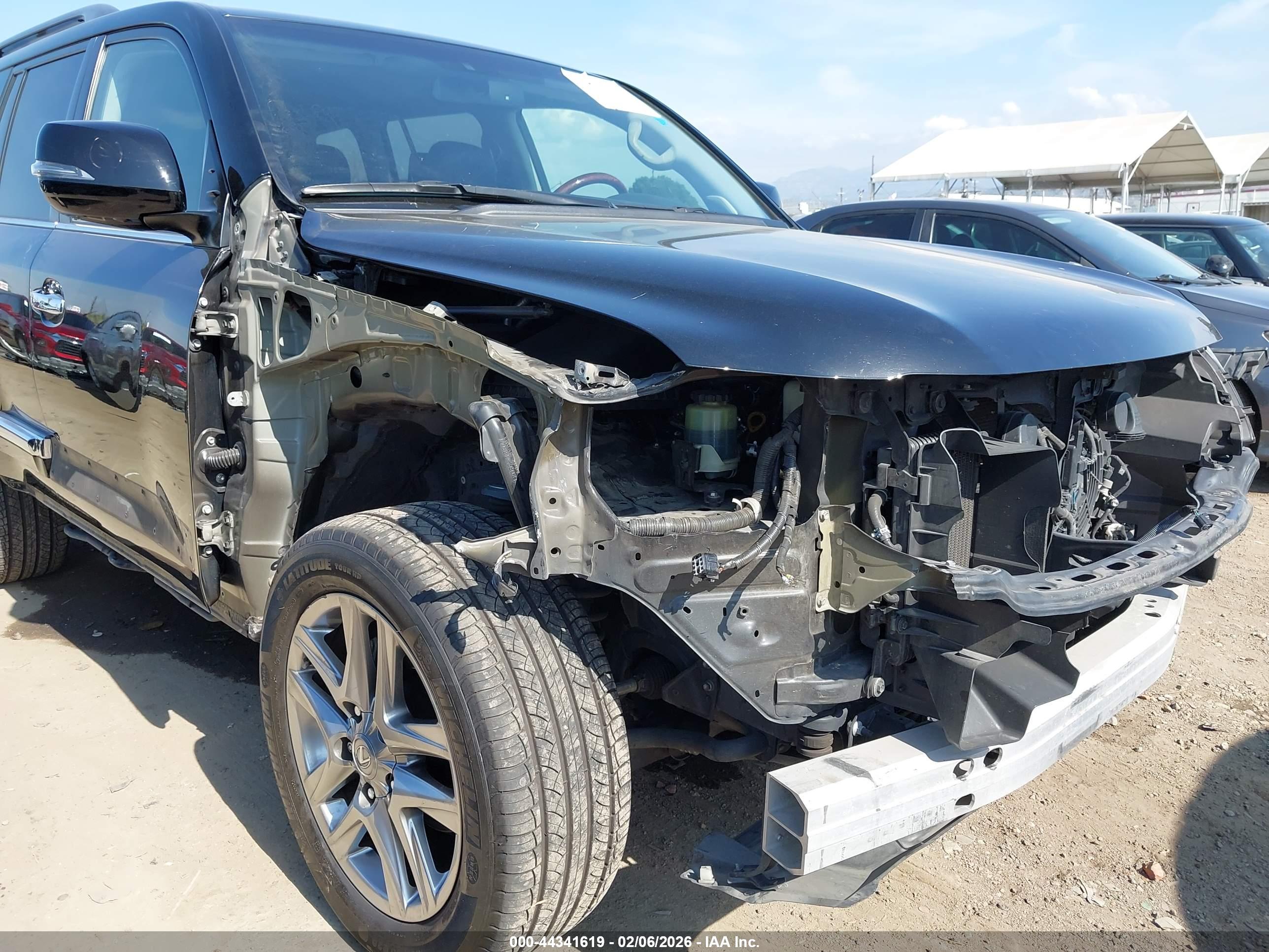 LEXUS LX image 6