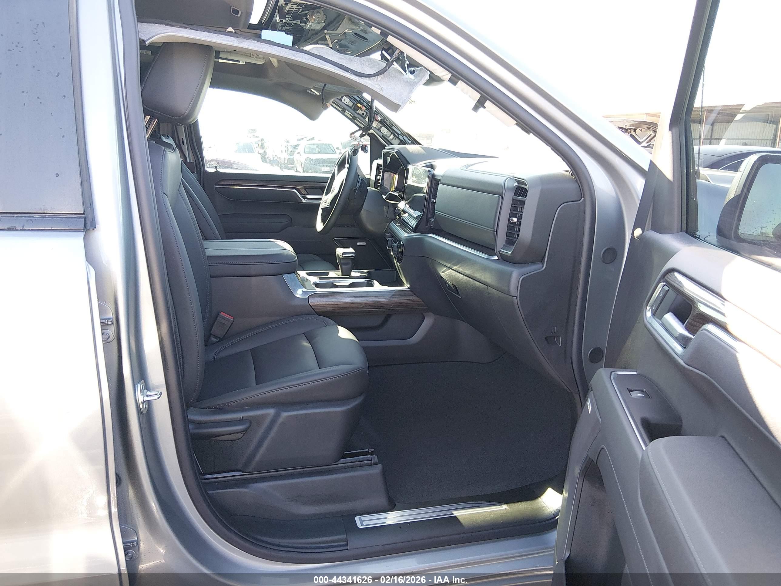 CHEVROLET SILVERADO image 5