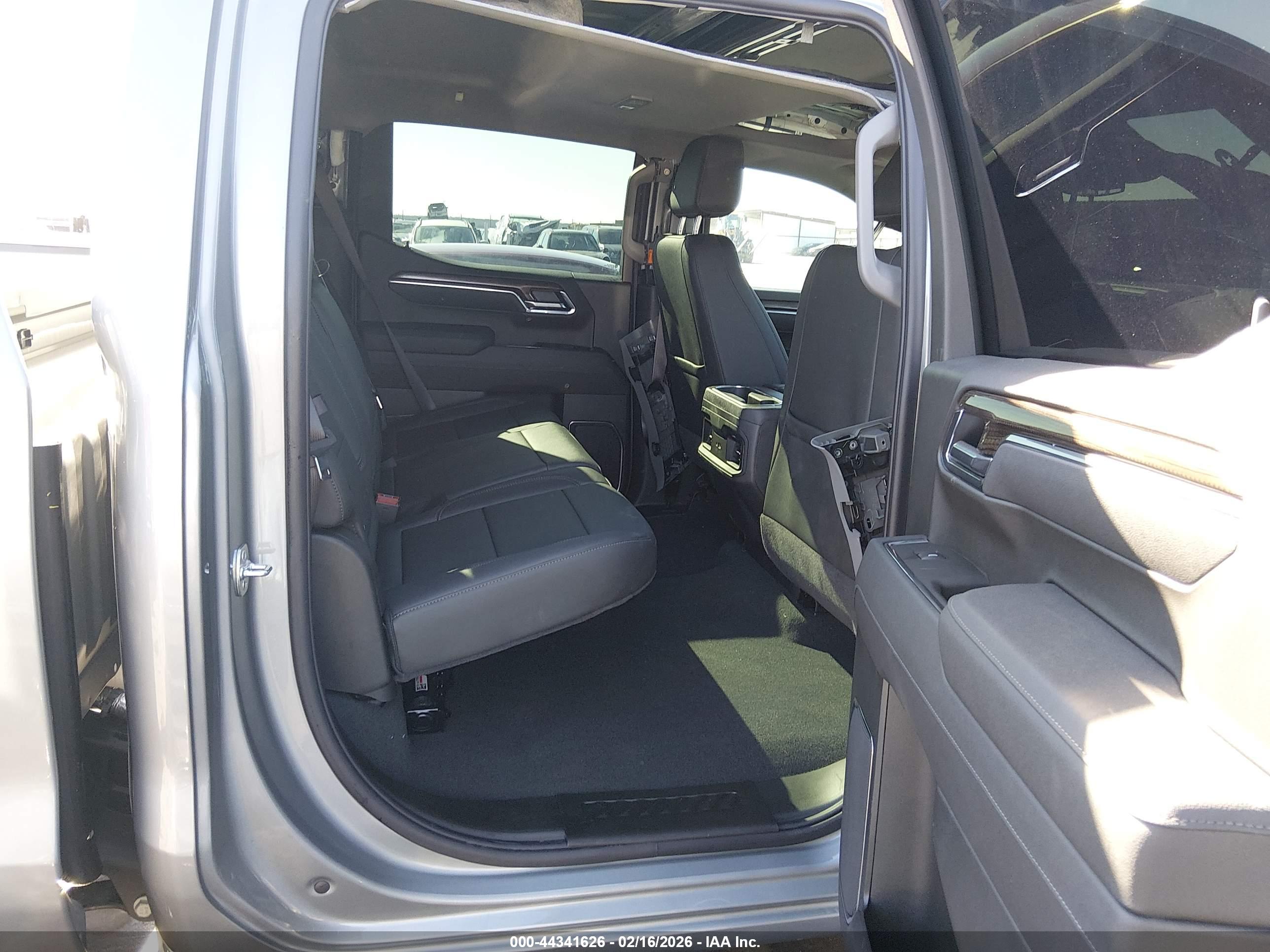 CHEVROLET SILVERADO image 8