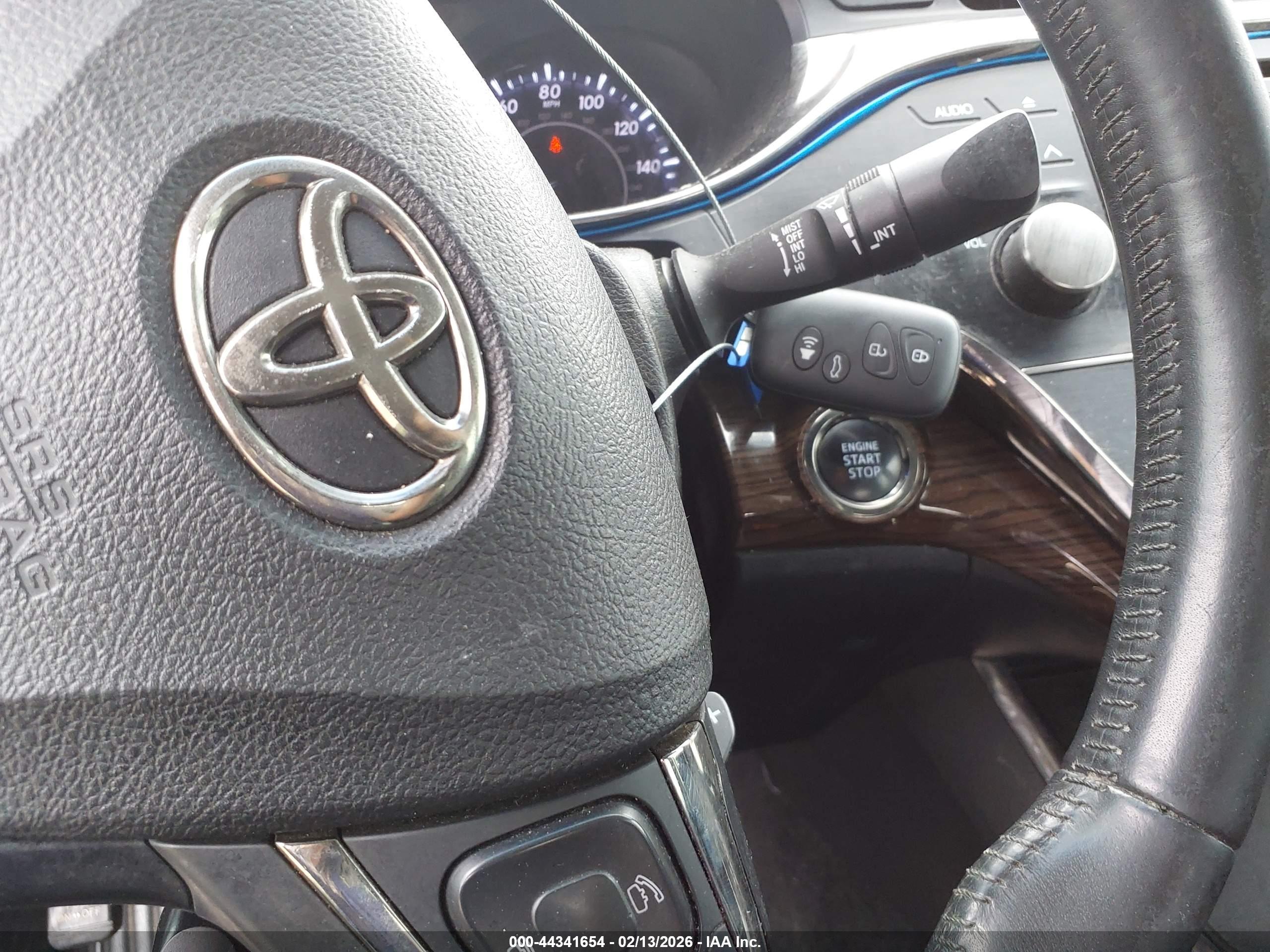 TOYOTA AVALON image 11
