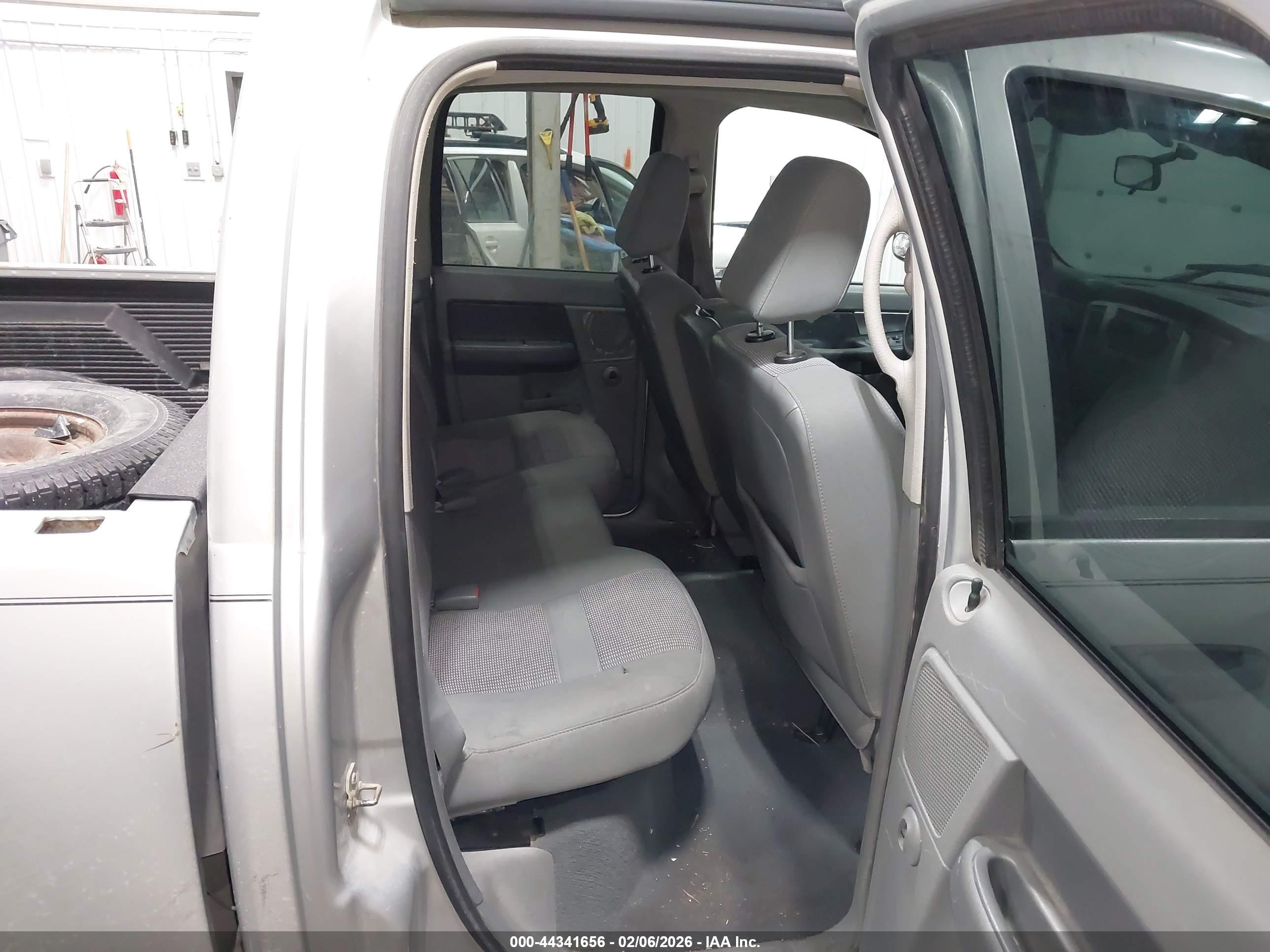 DODGE RAM image 8