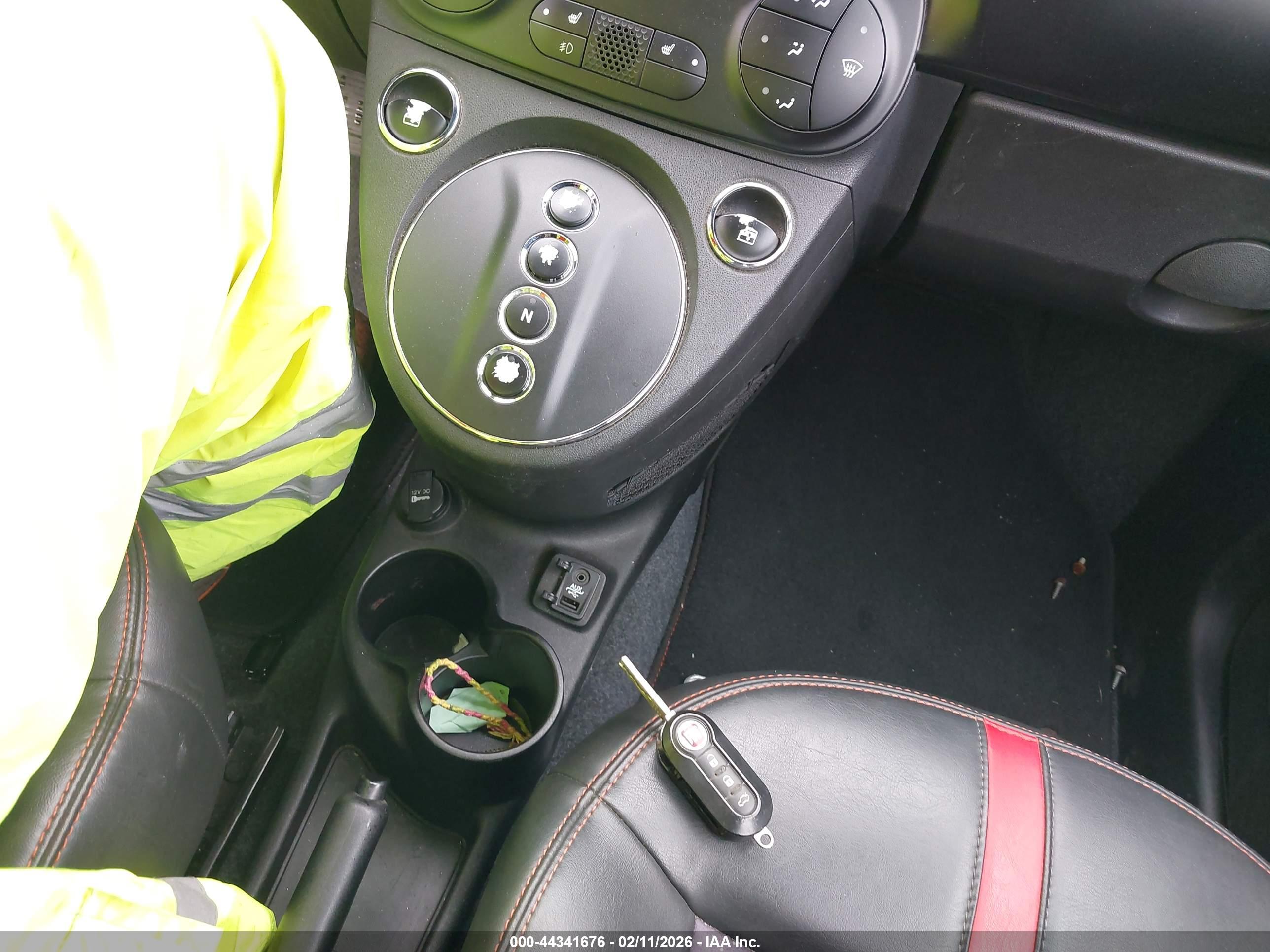 FIAT 500E image 11