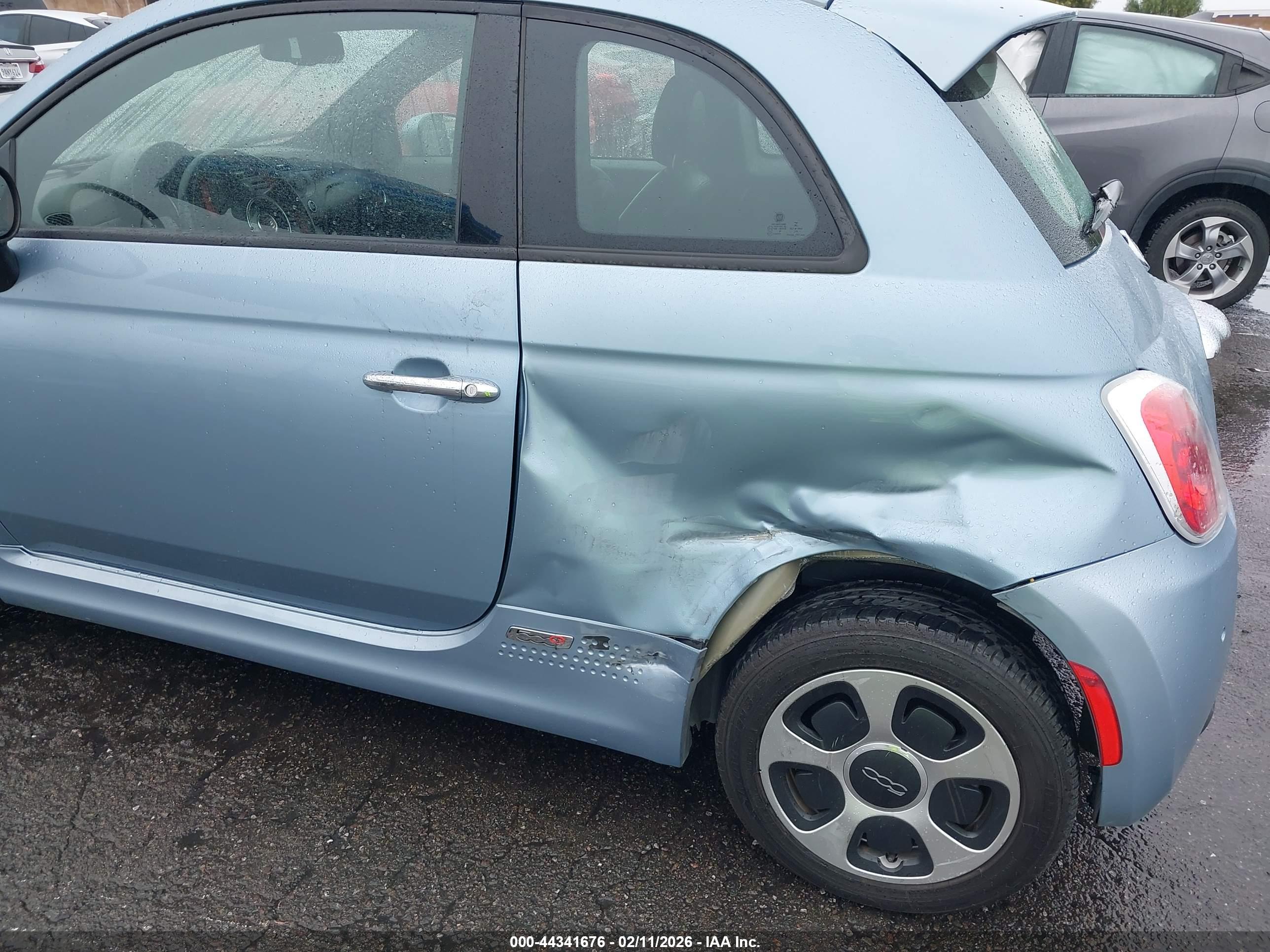 FIAT 500E image 6