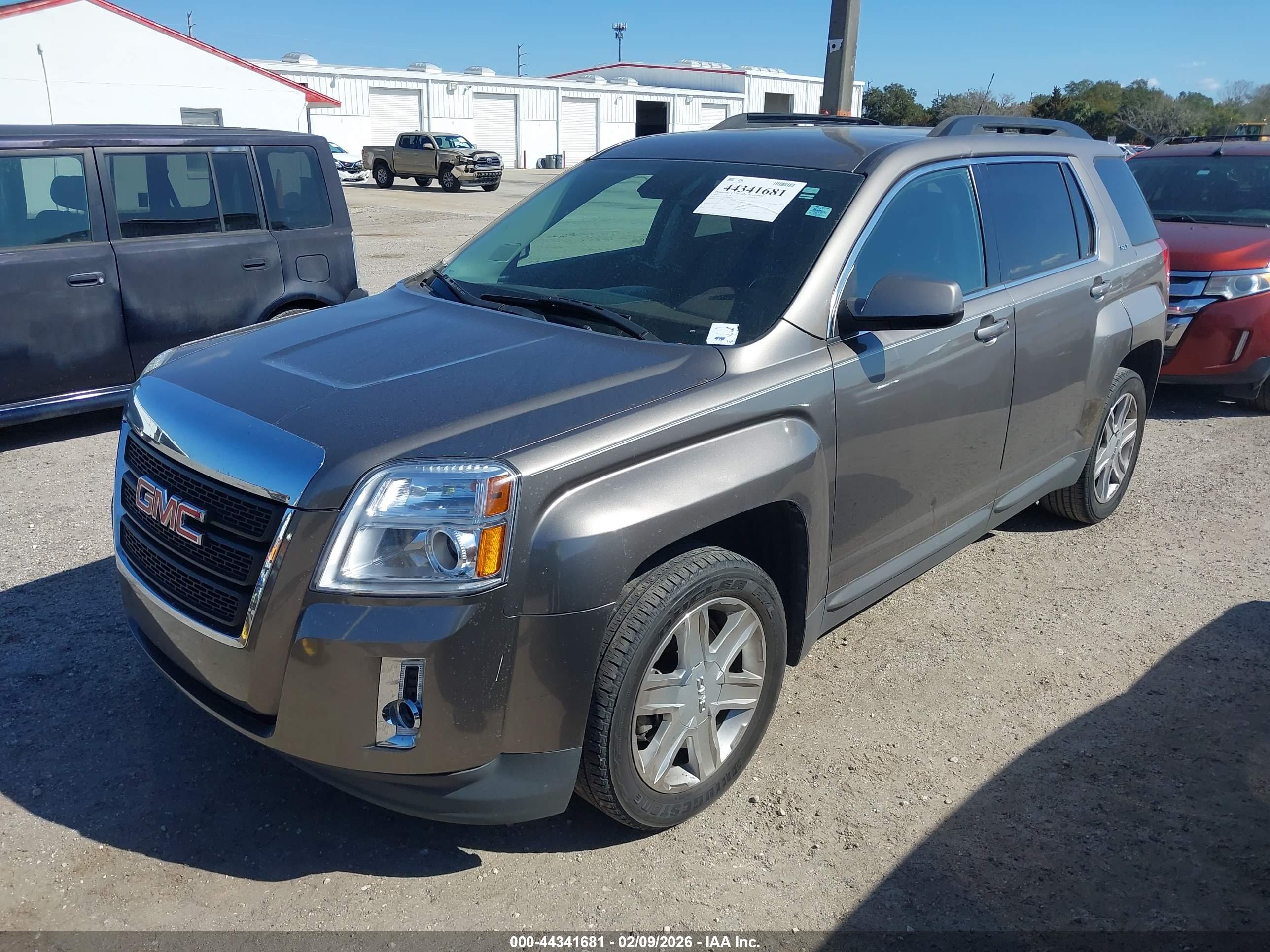 GMC TERRAIN image 2