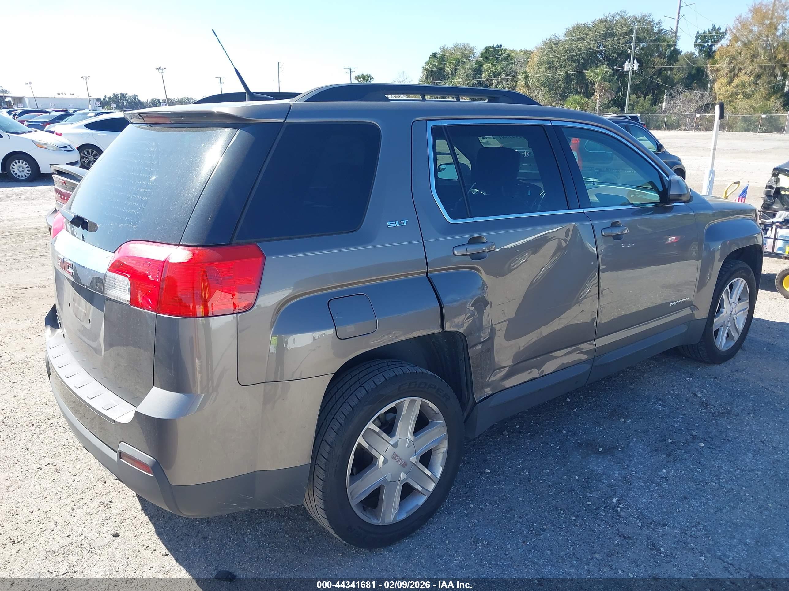 GMC TERRAIN image 4