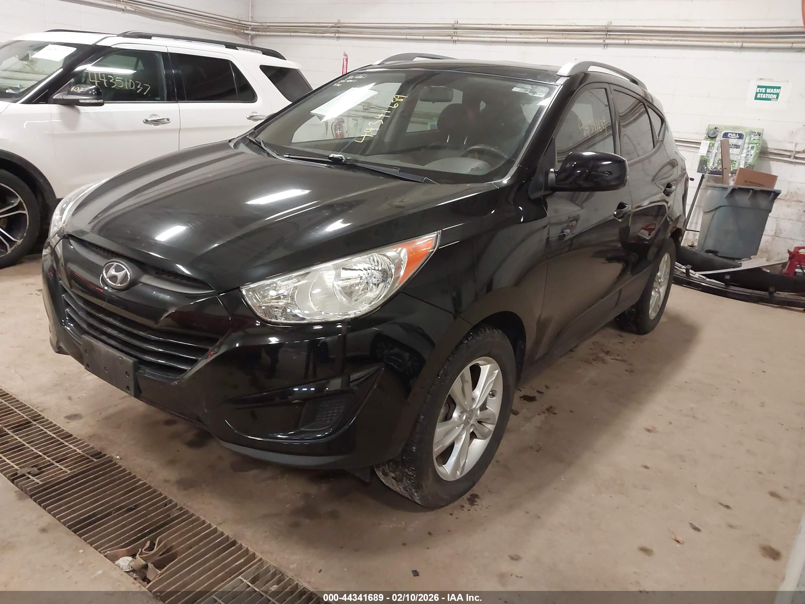 HYUNDAI TUCSON image 2