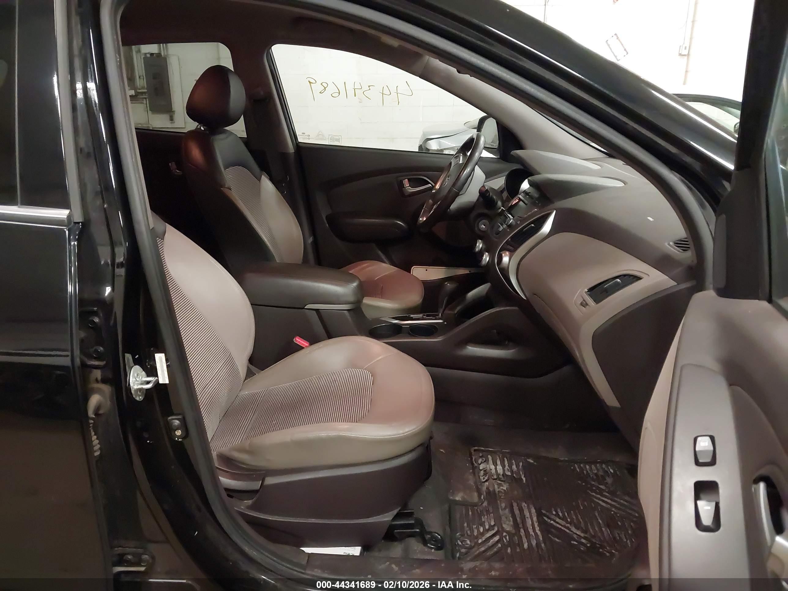 HYUNDAI TUCSON image 5