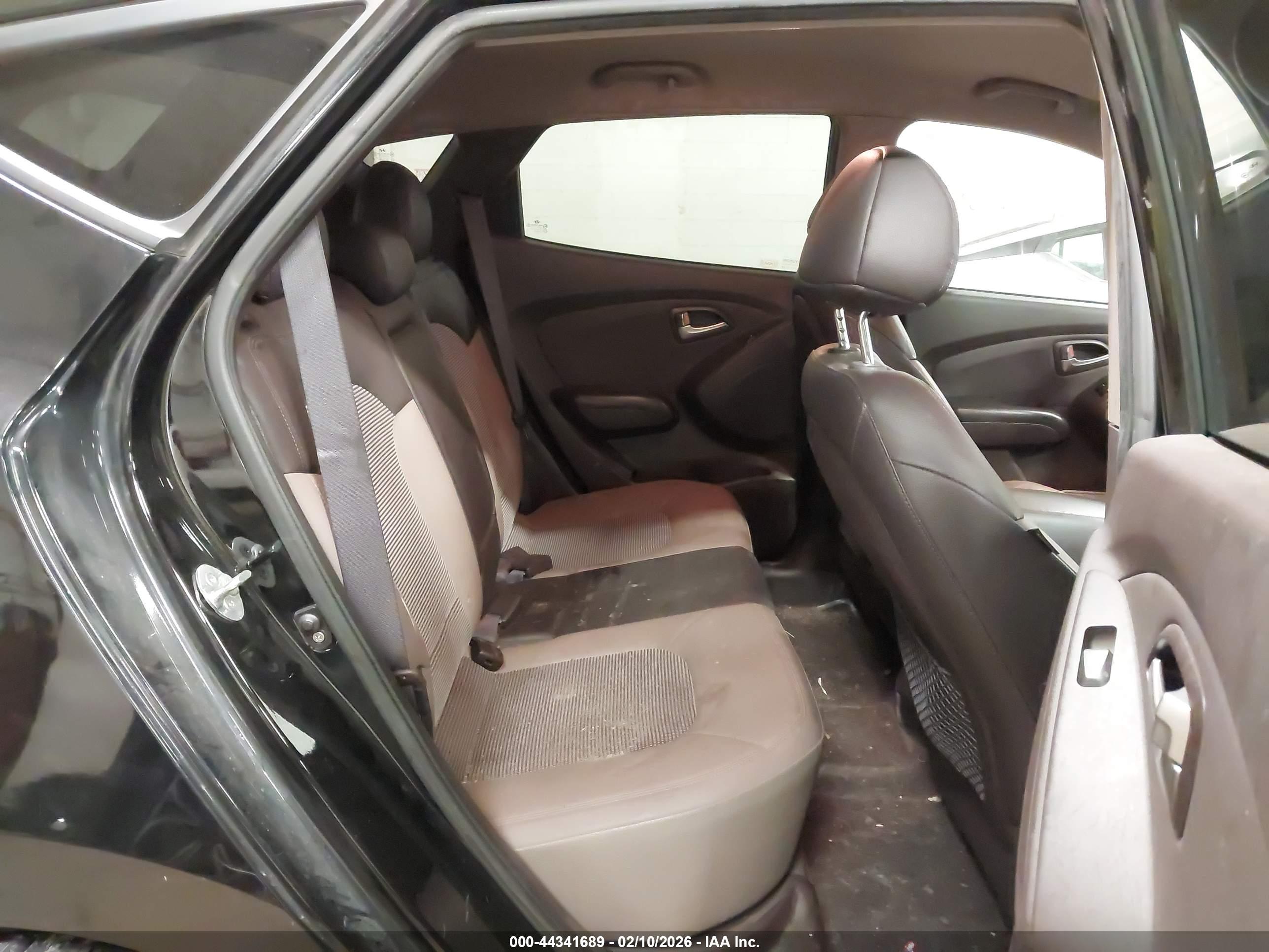 HYUNDAI TUCSON image 8