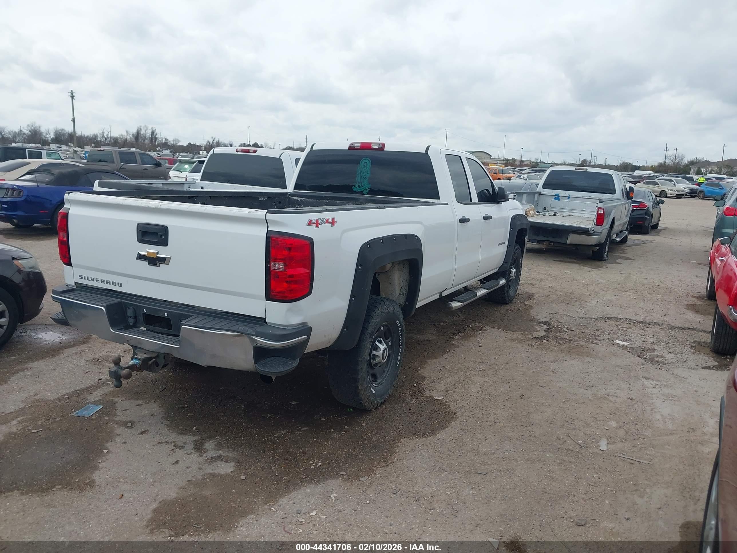 CHEVROLET SILVERADO image 4