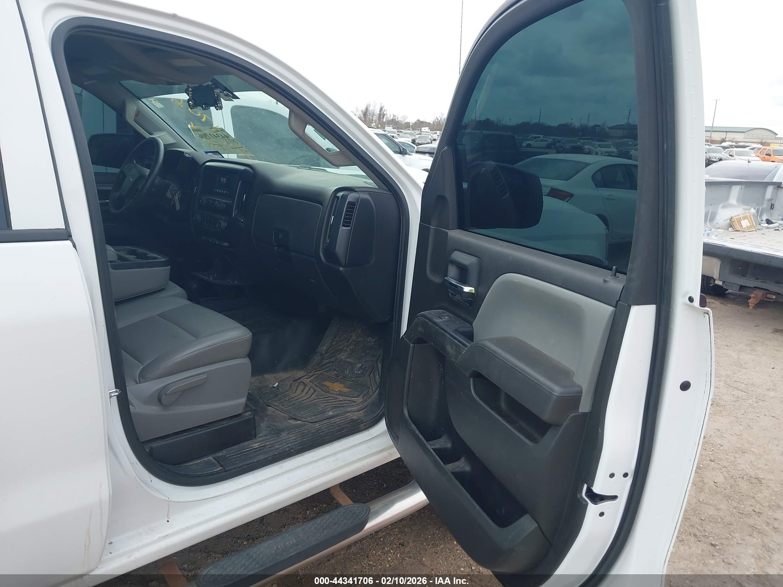 CHEVROLET SILVERADO image 5
