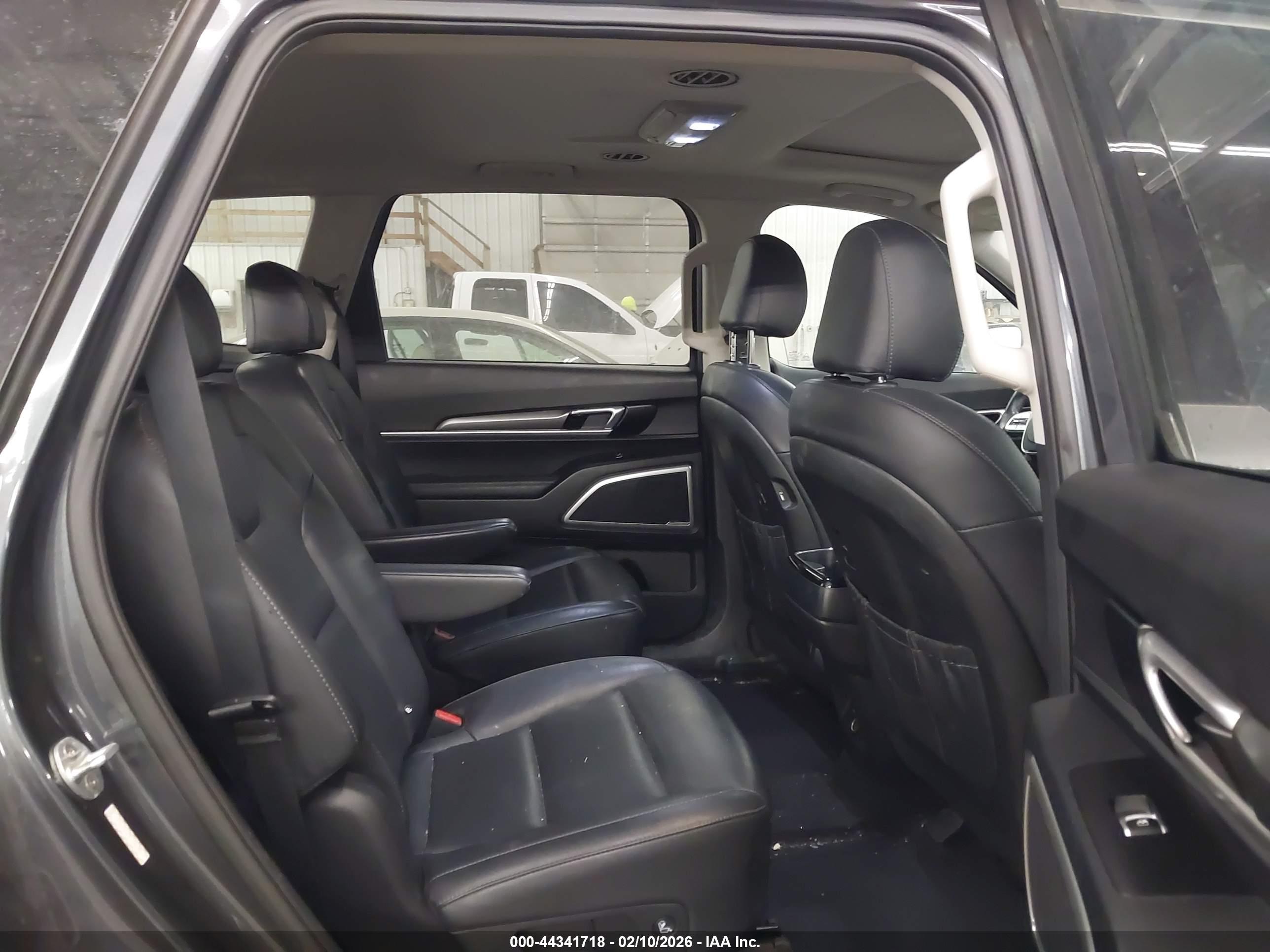 KIA TELLURIDE image 8