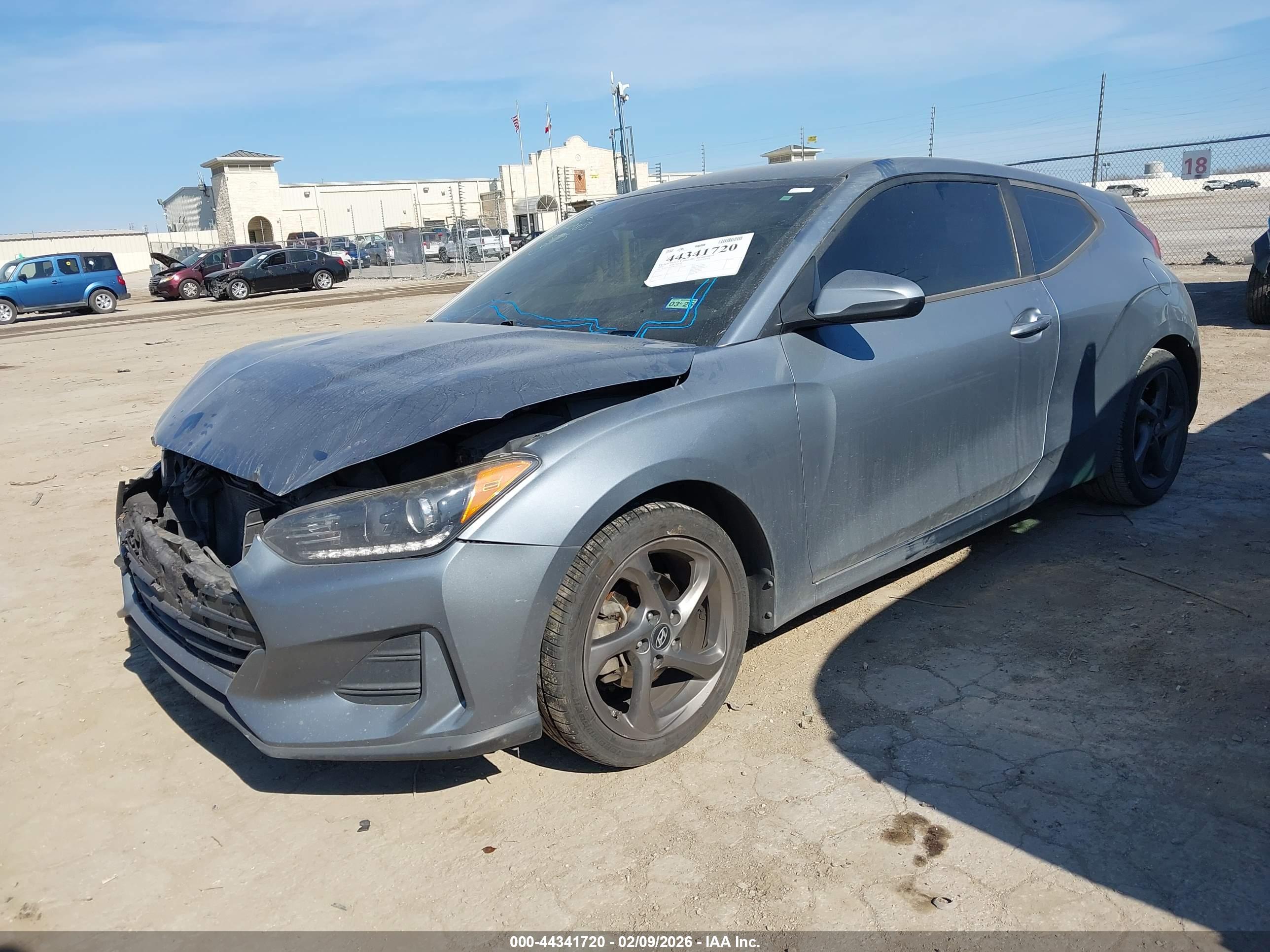 HYUNDAI VELOSTER image 2
