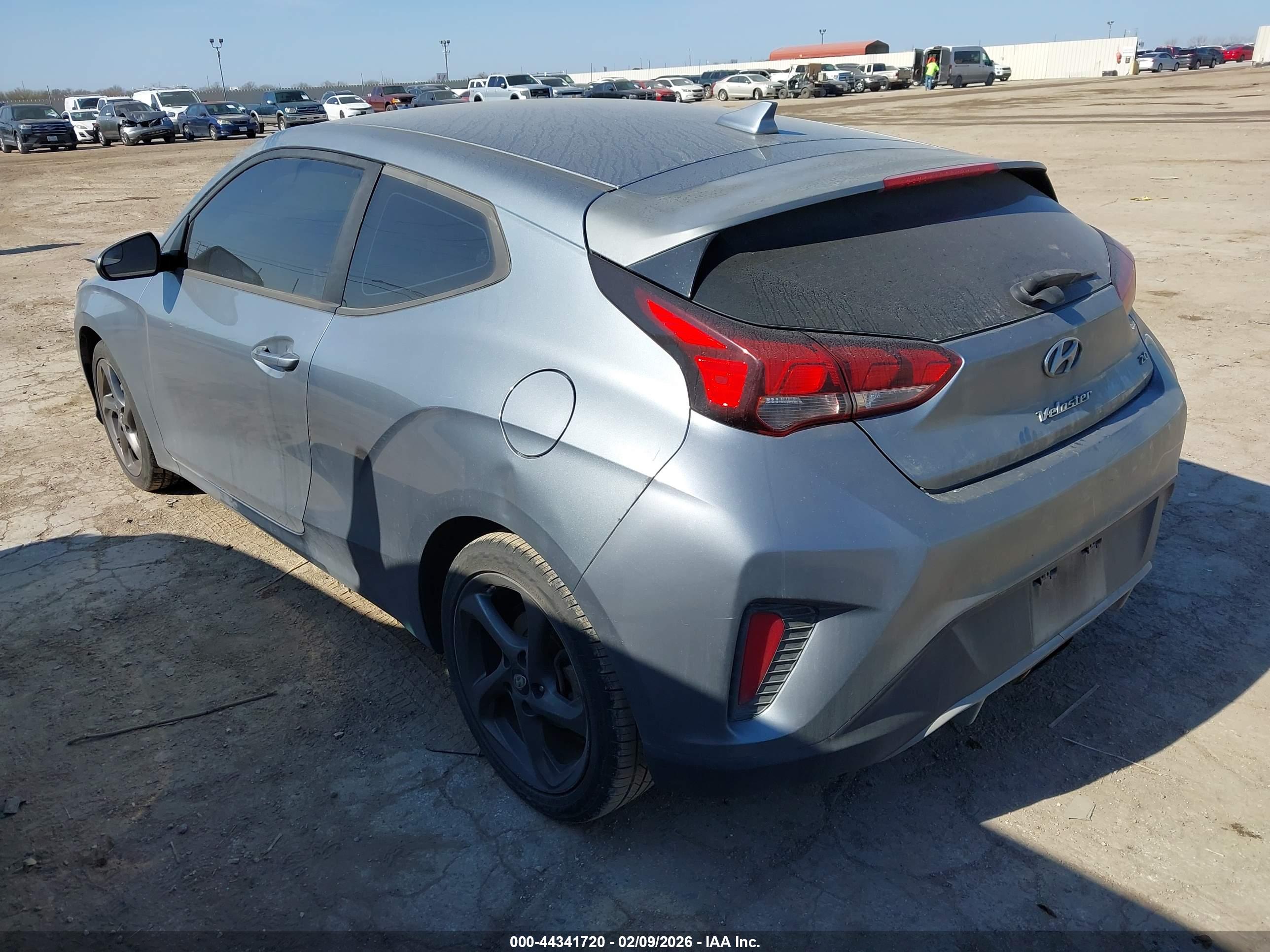 HYUNDAI VELOSTER image 3