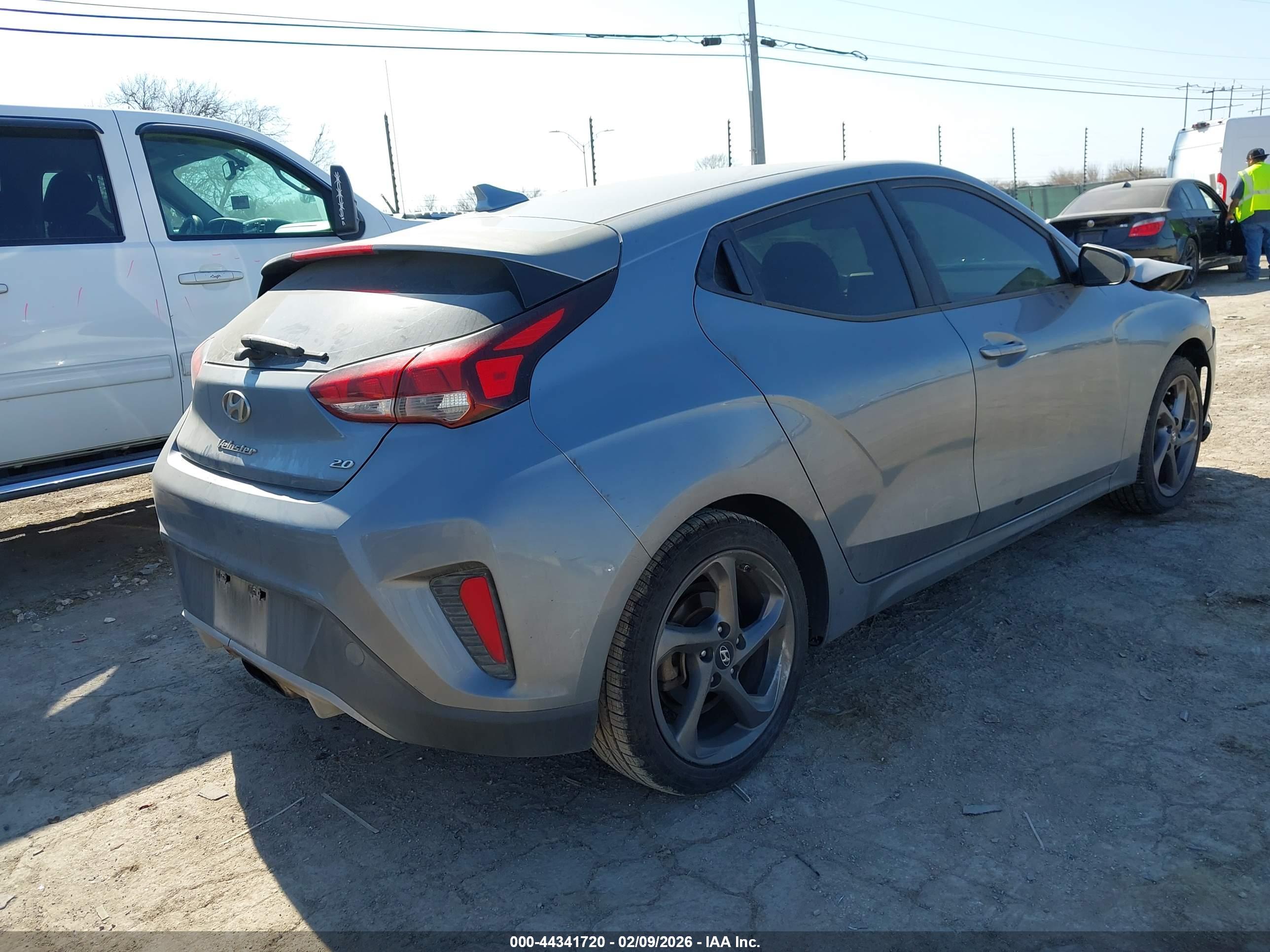 HYUNDAI VELOSTER image 4