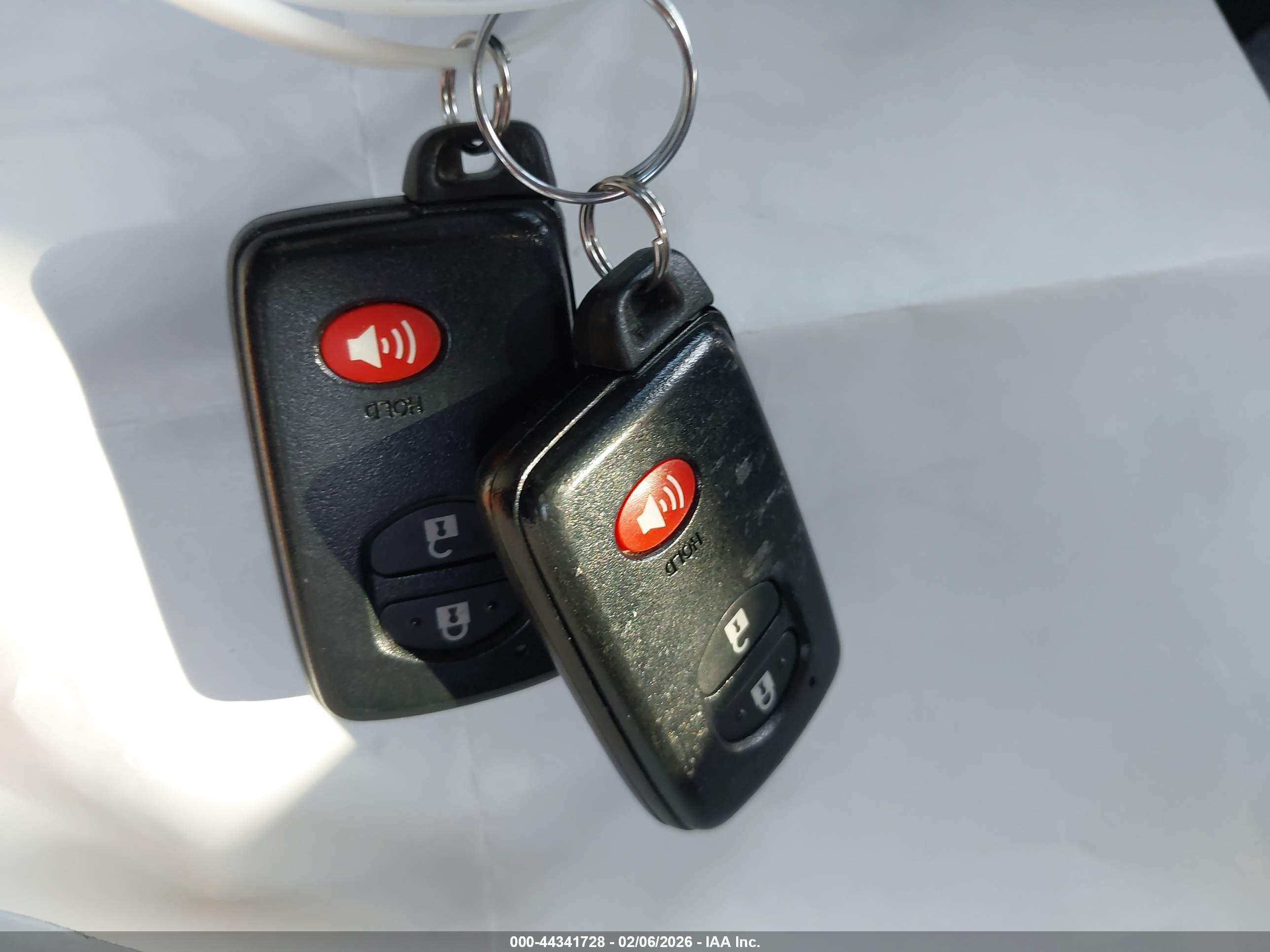 TOYOTA PRIUS image 11