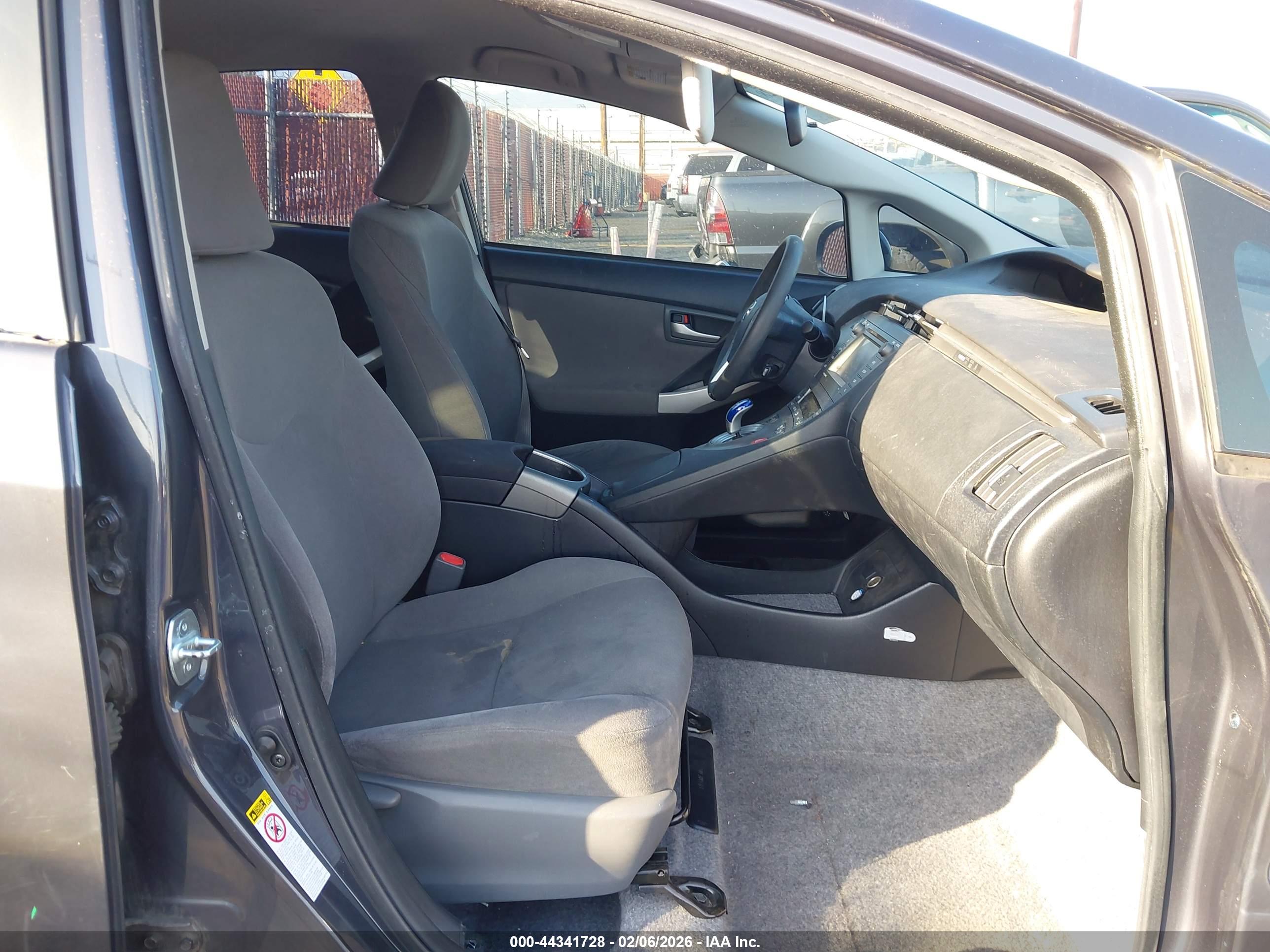 TOYOTA PRIUS image 5