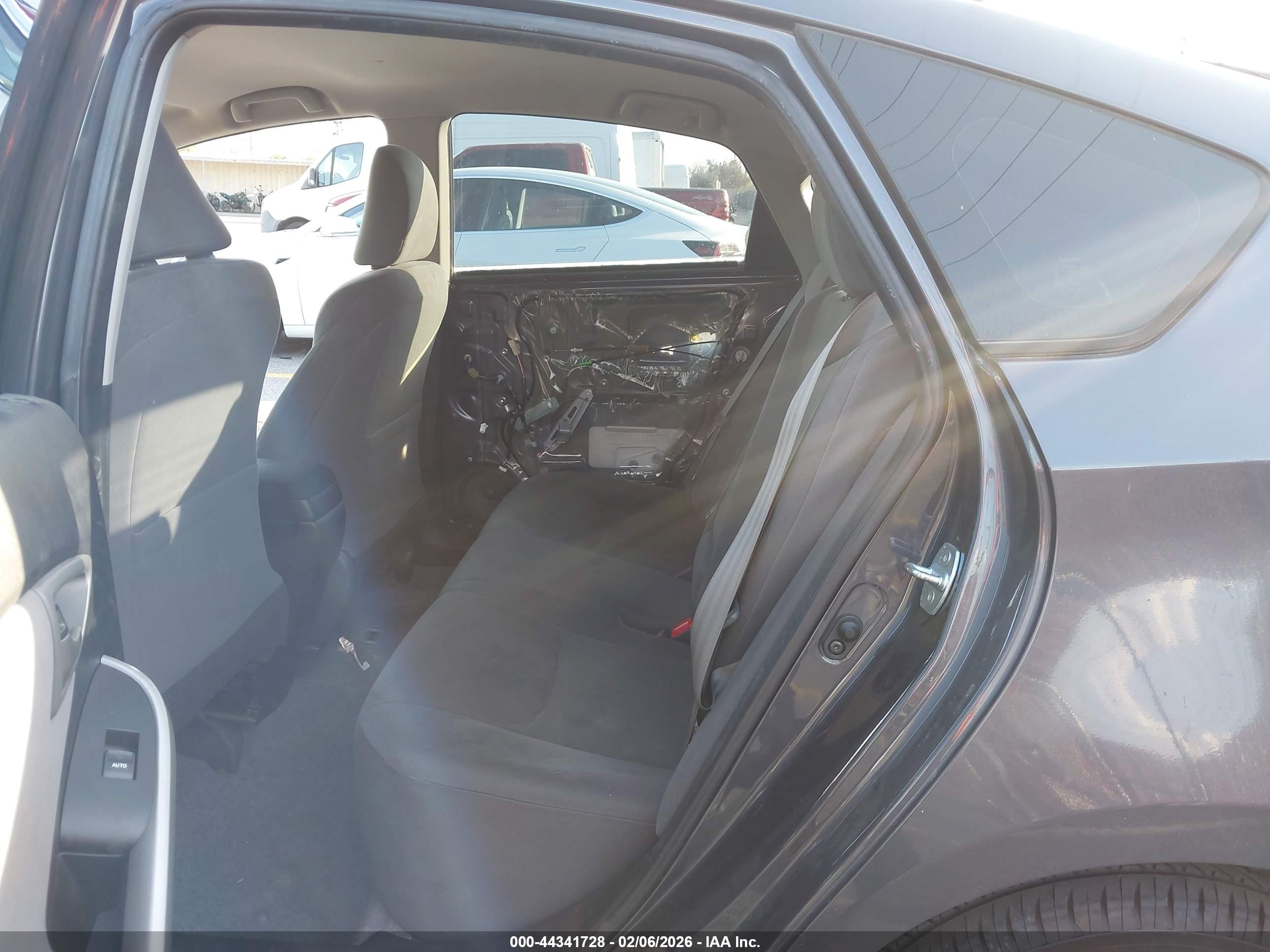 TOYOTA PRIUS image 8