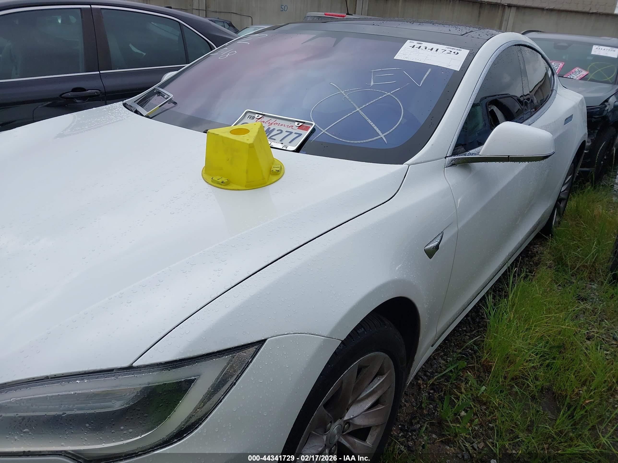 TESLA MODEL image 2