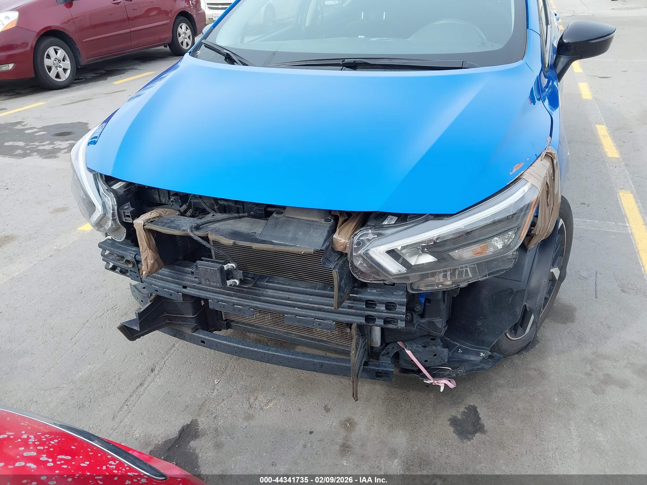 NISSAN VERSA image 6