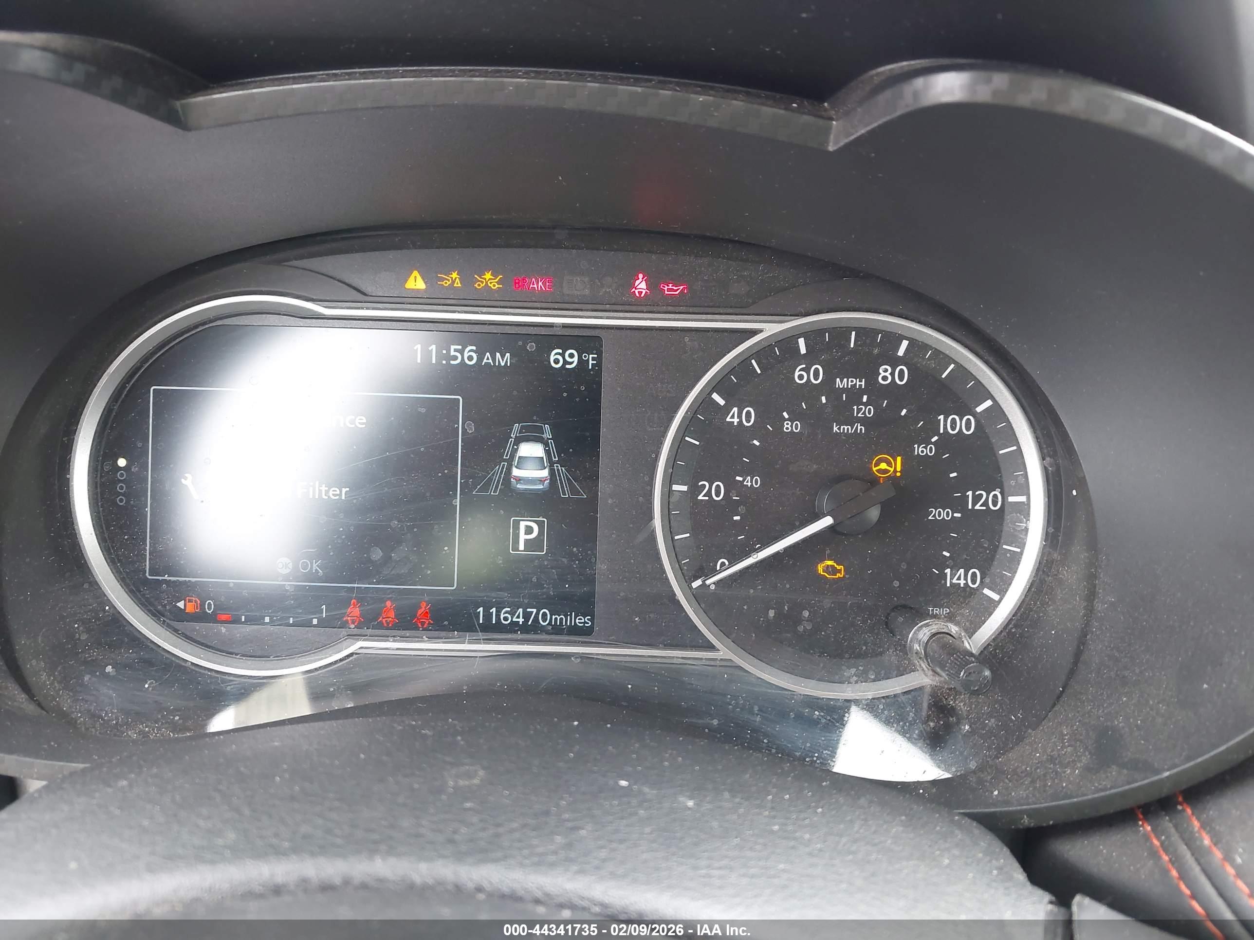 NISSAN VERSA image 7
